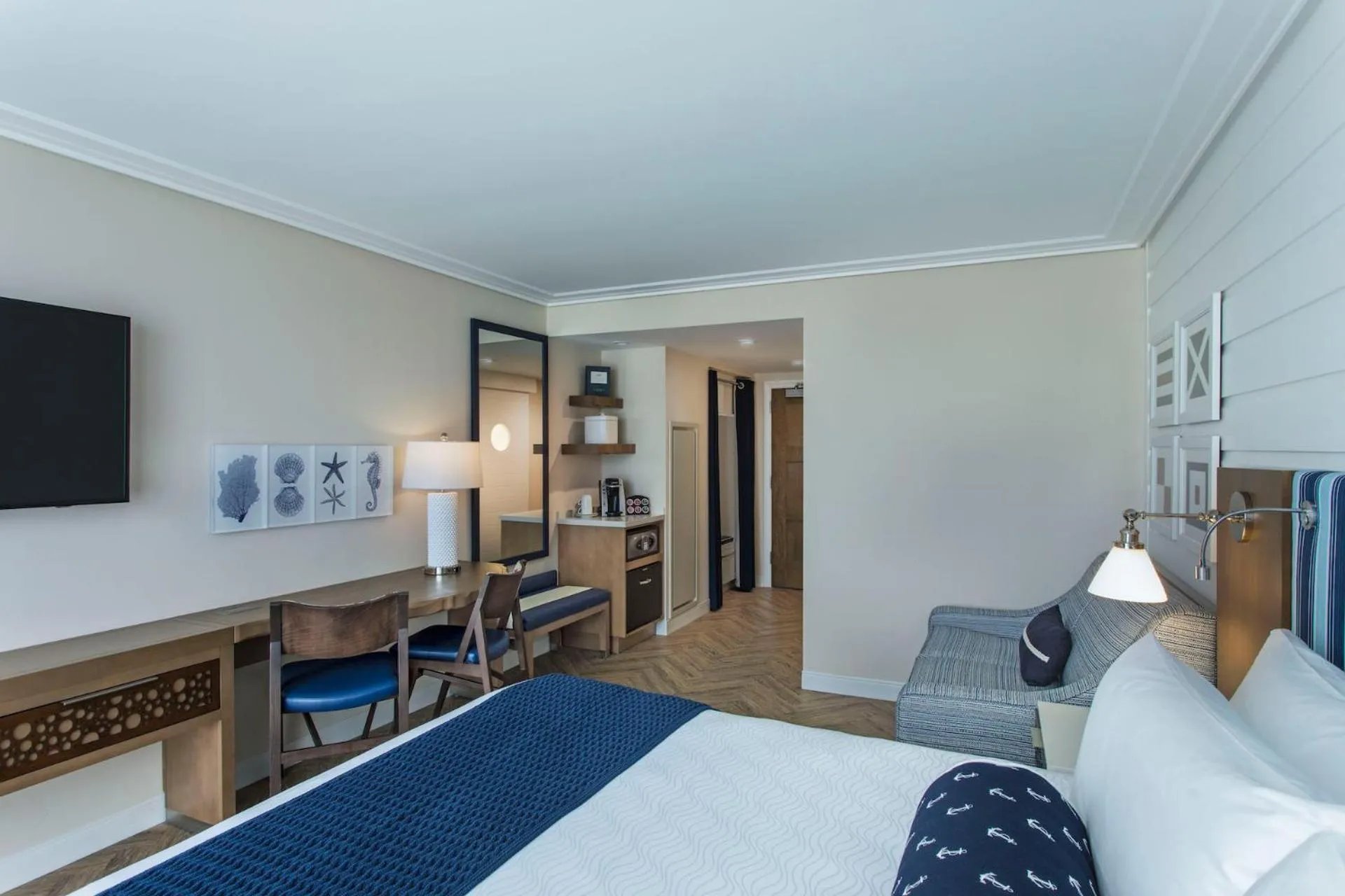 Photo of the whole room, Bed in Hutchinson Shores Resort & Spa