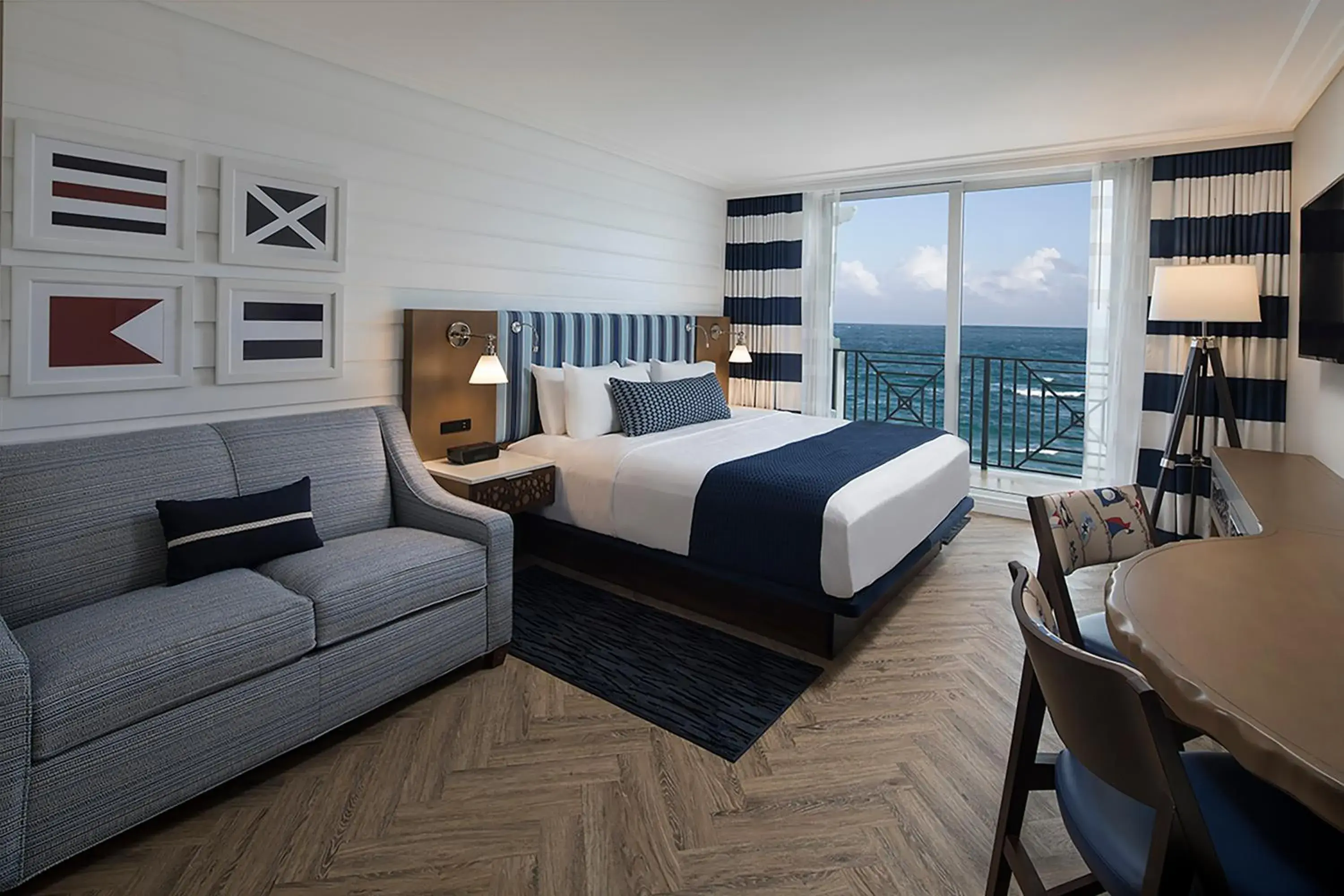 Photo of the whole room, Bed in Hutchinson Shores Resort & Spa Photo of the whole room, Bed in Hutchinson Shores Resort & Spa