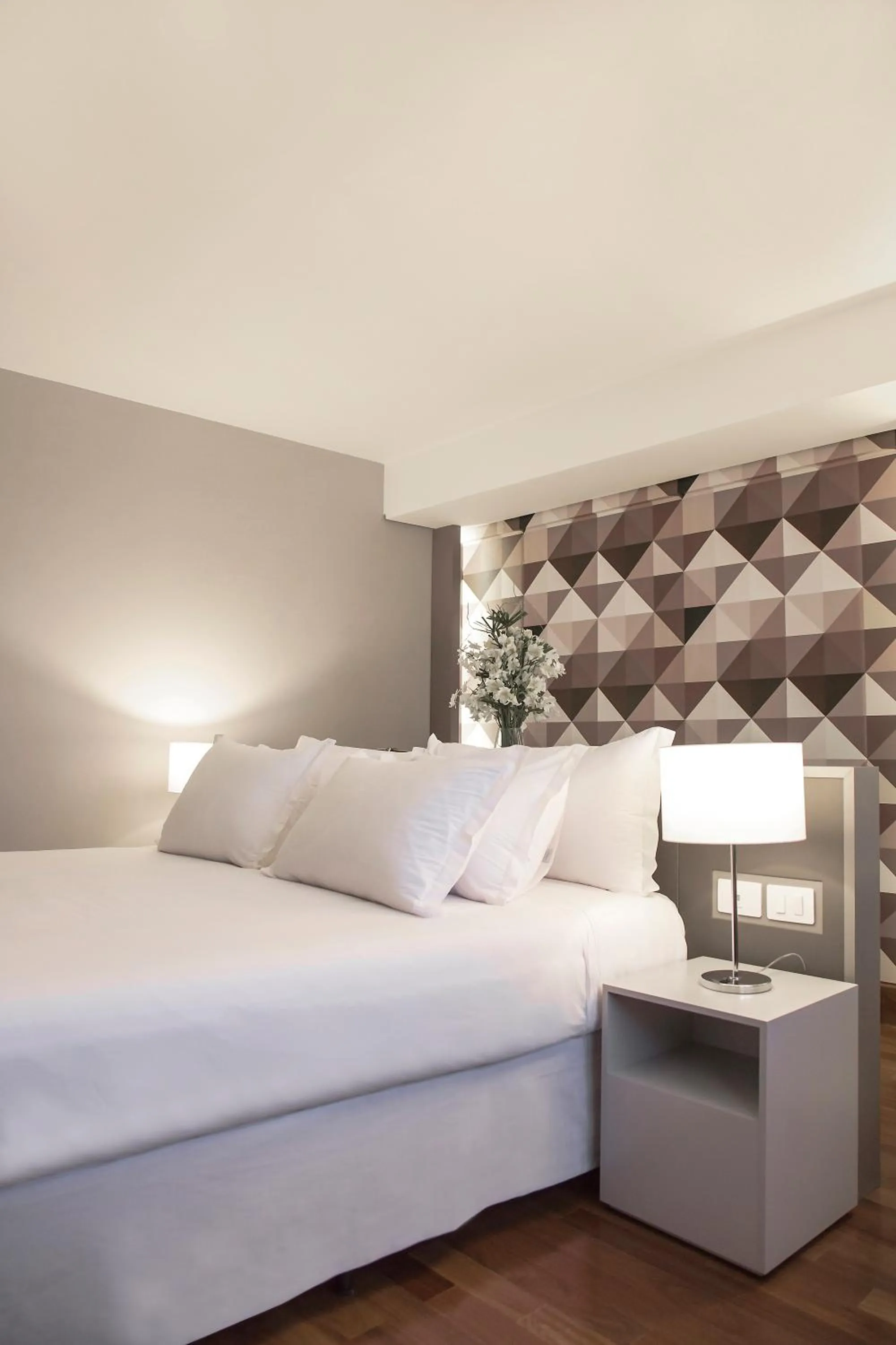 Photo of the whole room, Bed in NH Collection Curitiba