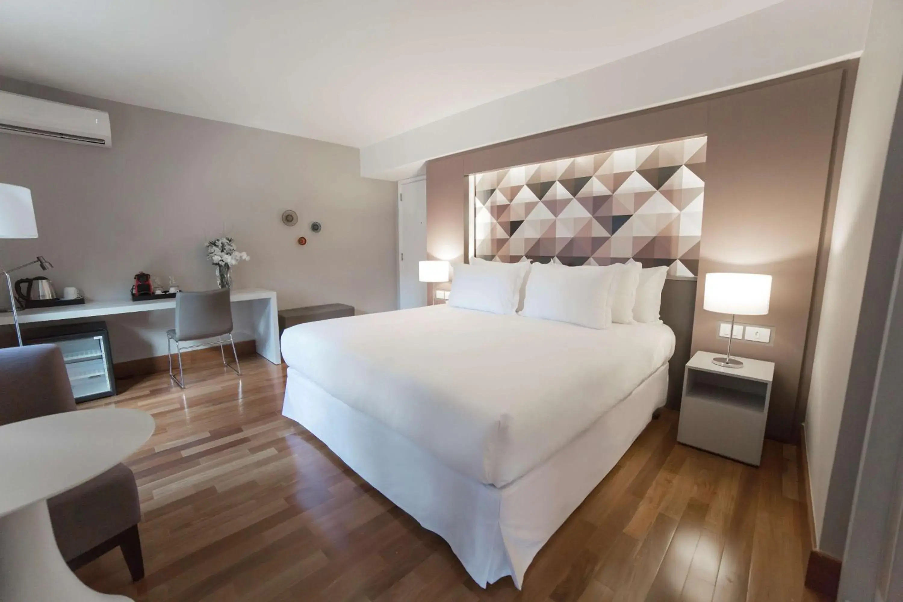 Photo of the whole room, Bed in NH Collection Curitiba Photo of the whole room, Bed in NH Collection Curitiba