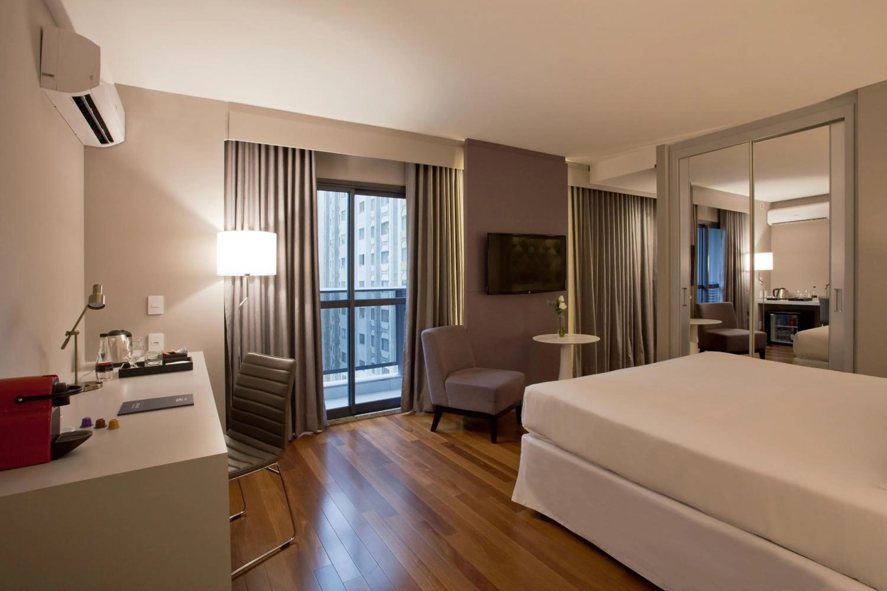 Balcony/Terrace, Bed in NH Collection Curitiba