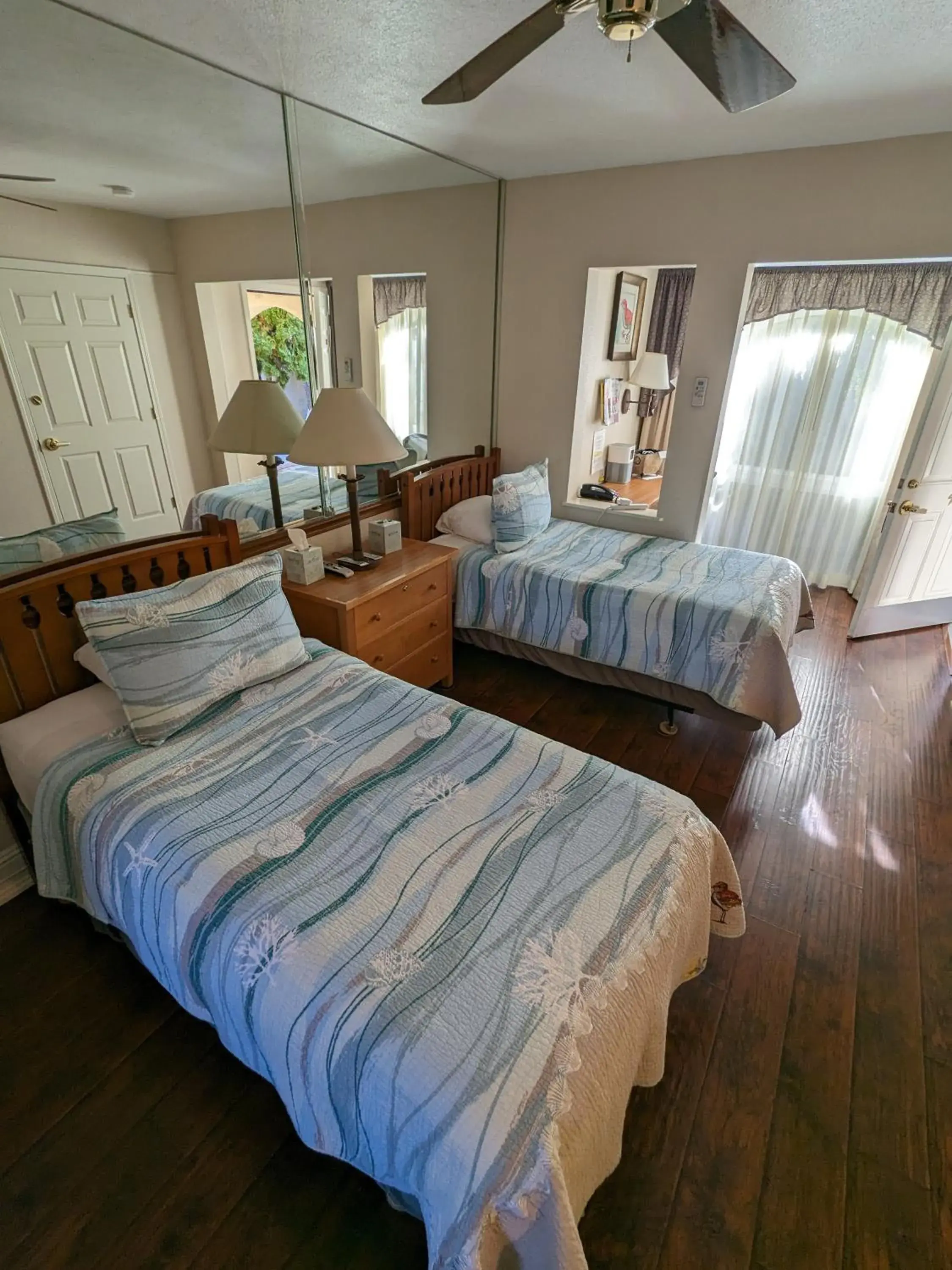 Twin Room - Disability Access in Los Gatos Garden Inn Hotel Twin Room - Disability Access in Los Gatos Garden Inn Hotel