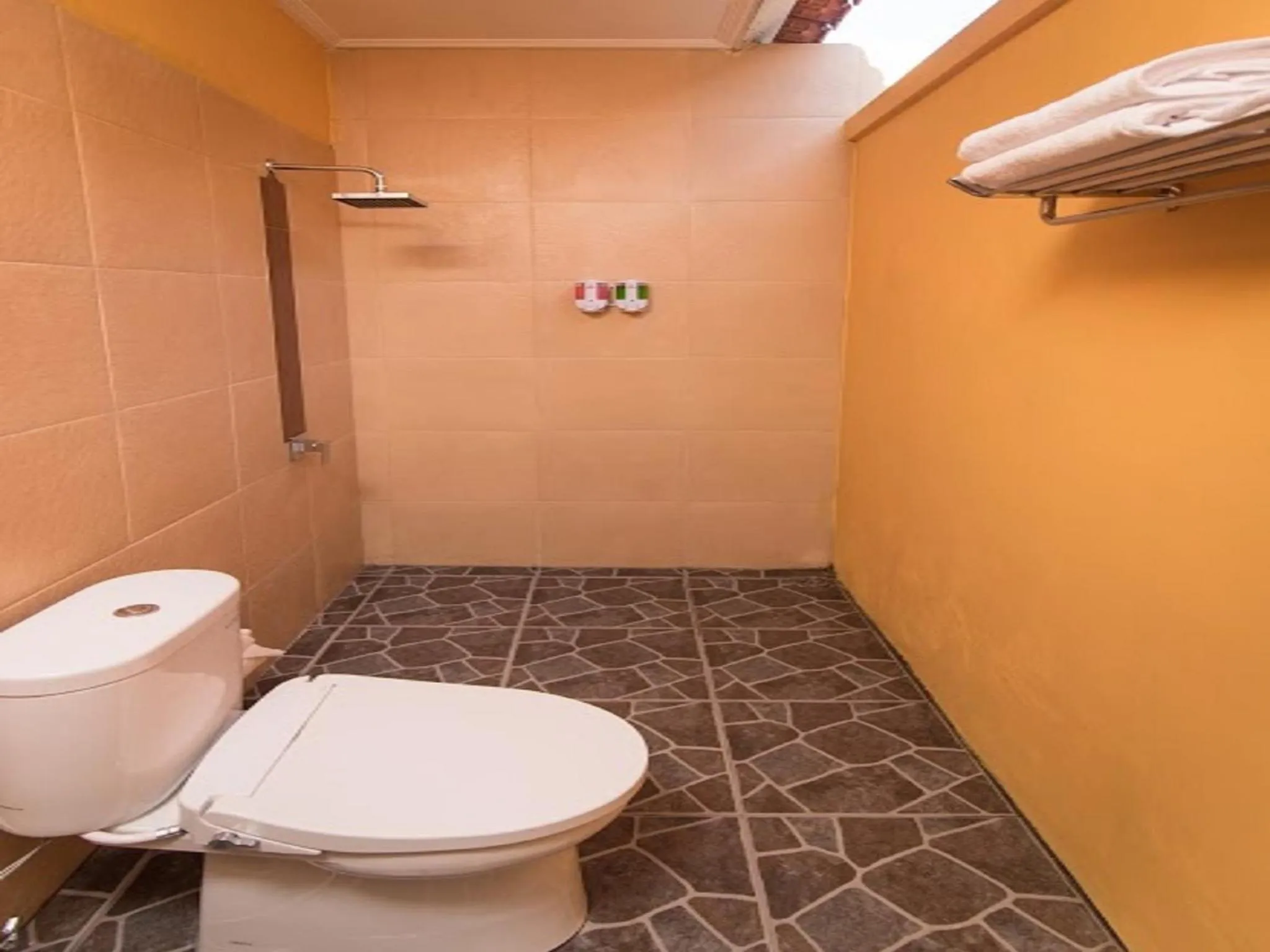 Bathroom in Yellow Bridge Guest House