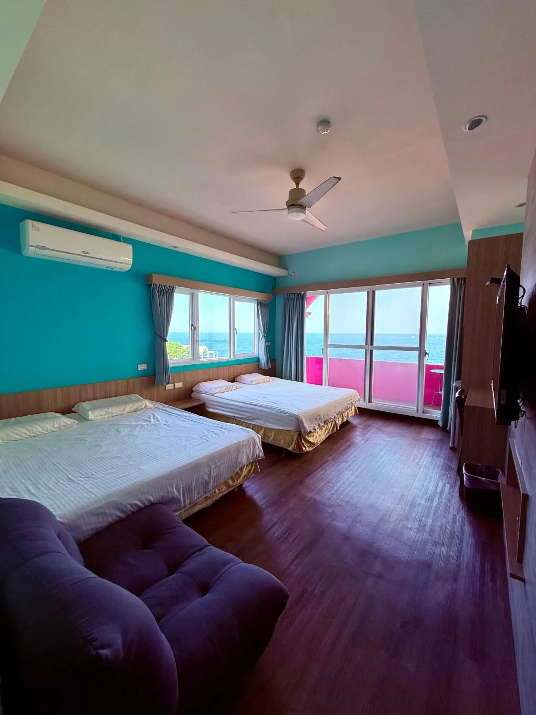 Twin Room with Sea View in I WoW Twin Room with Sea View in I WoW