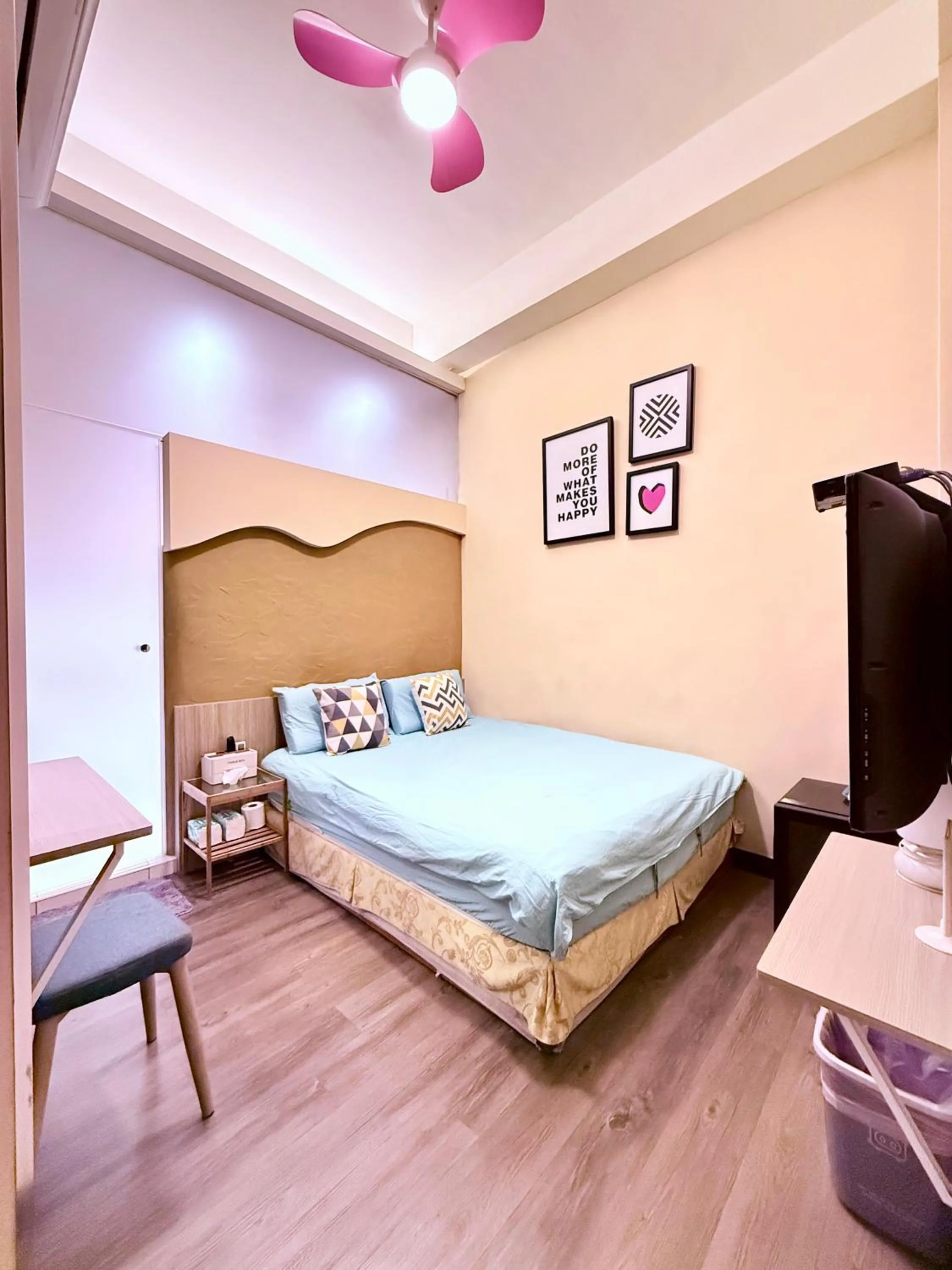 Small Double Room - single occupancy in I WoW