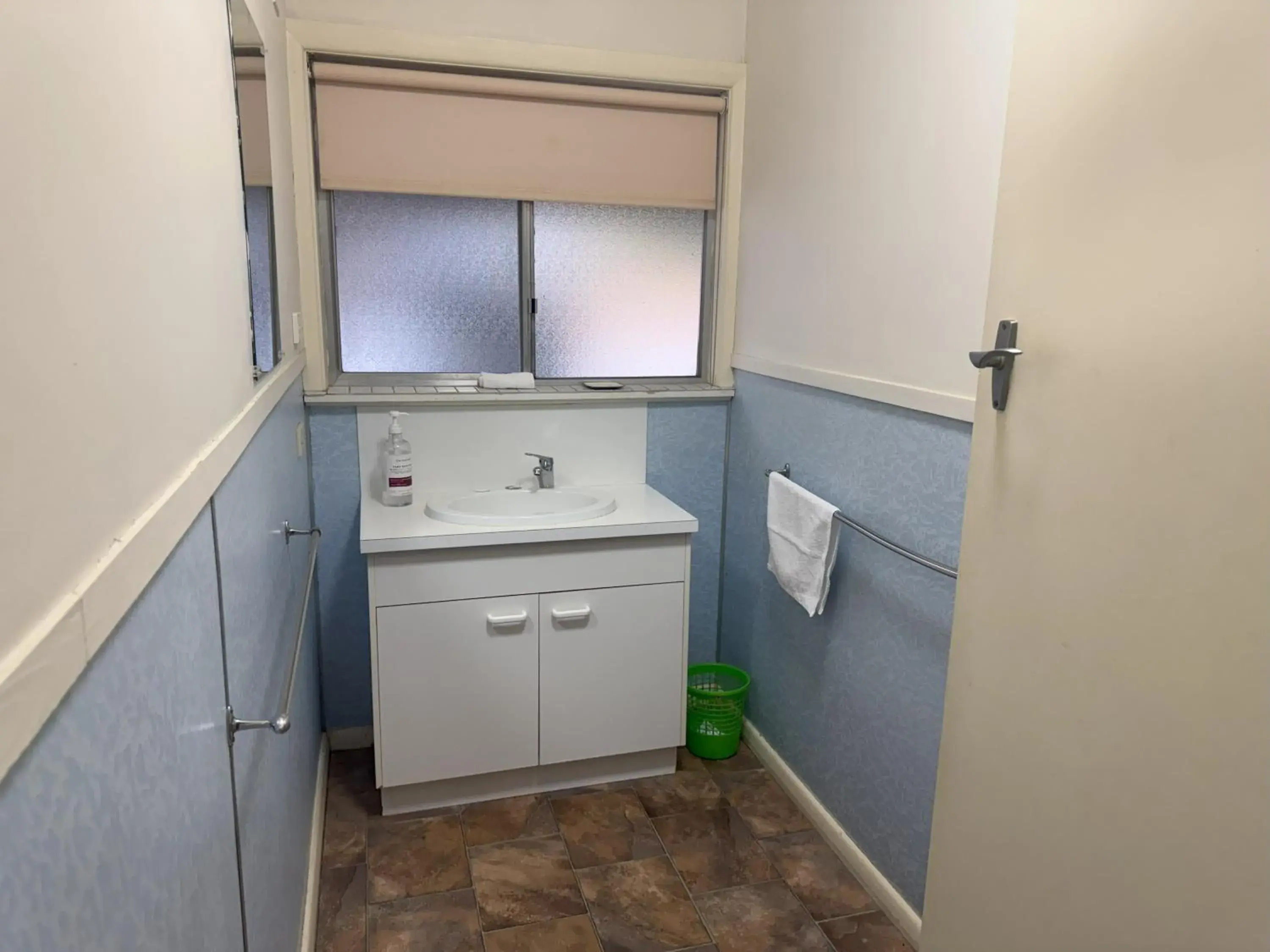 Two-Bedroom Apartment in Ovensview On Riverside Two-Bedroom Apartment in Ovensview On Riverside