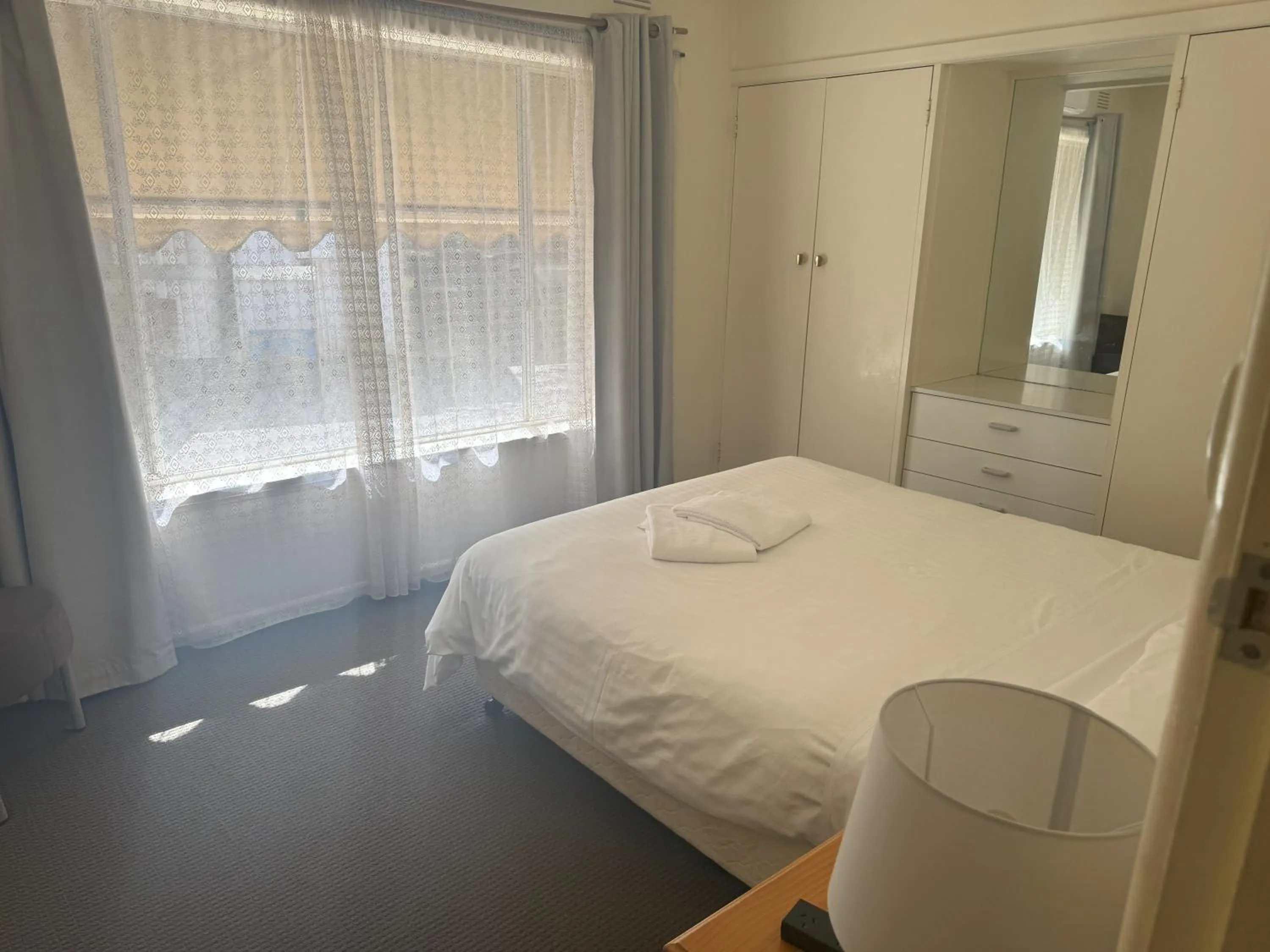 Bedroom, Bed in Ovensview On Riverside