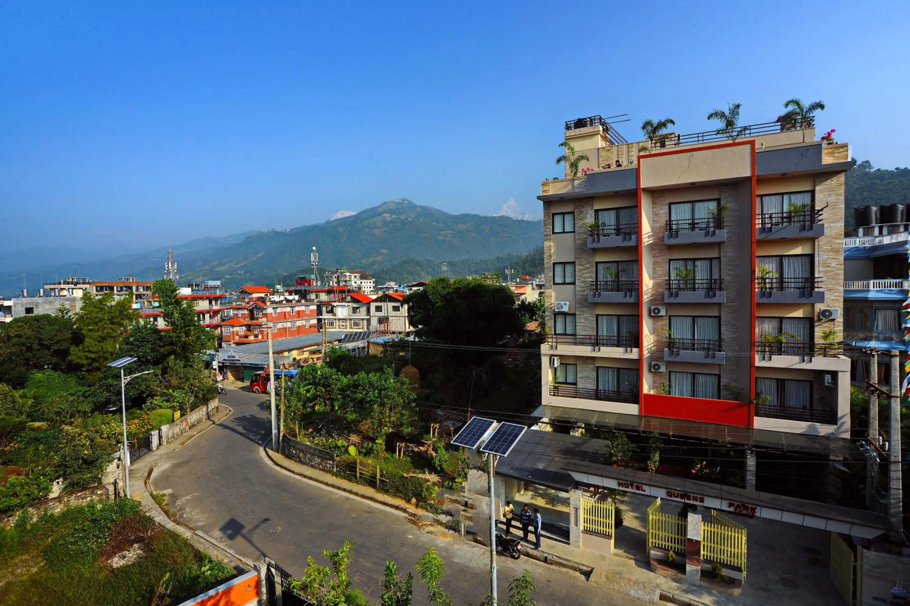 Facade/entrance in Hotel Queens Park