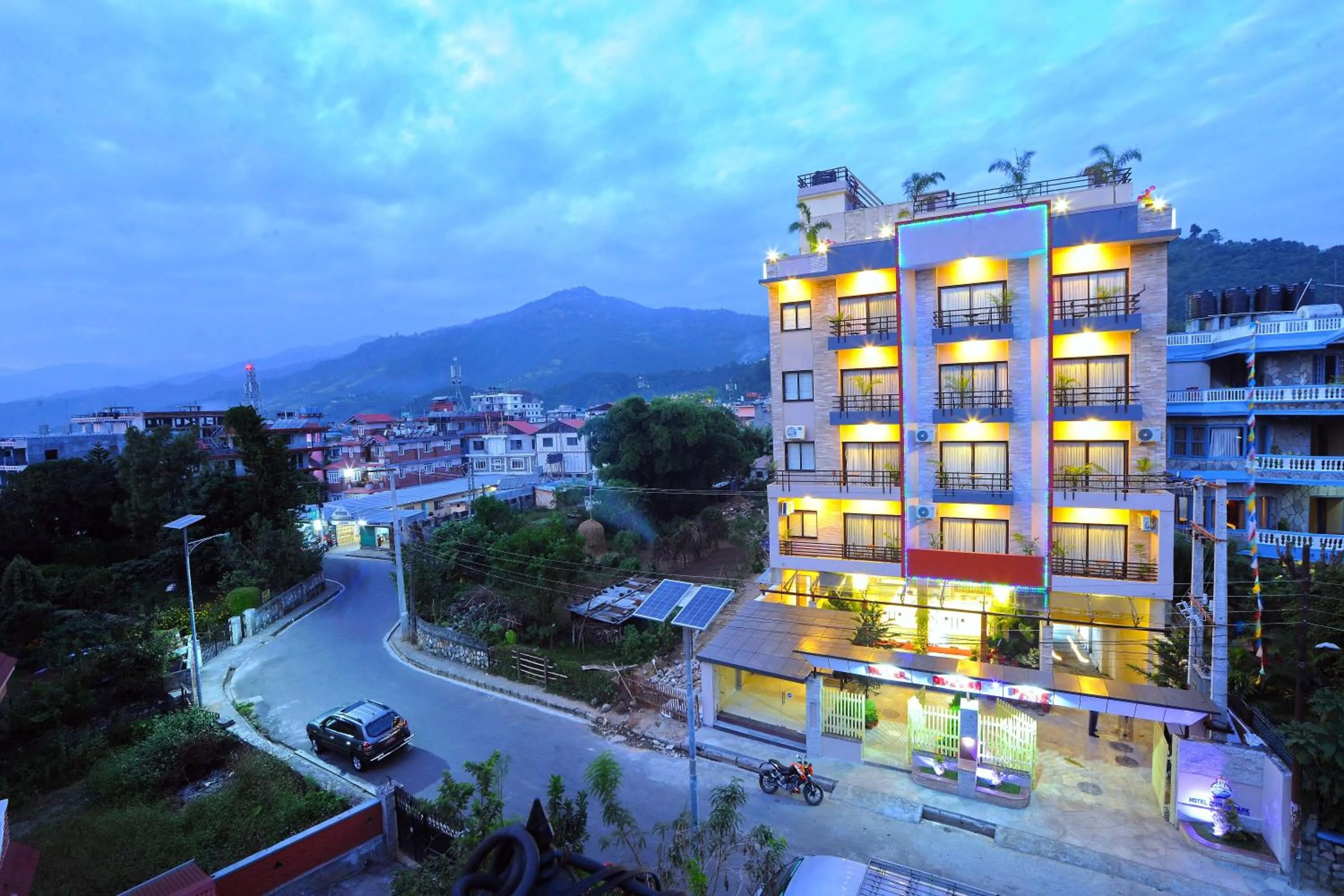 Facade/entrance in Hotel Queens Park