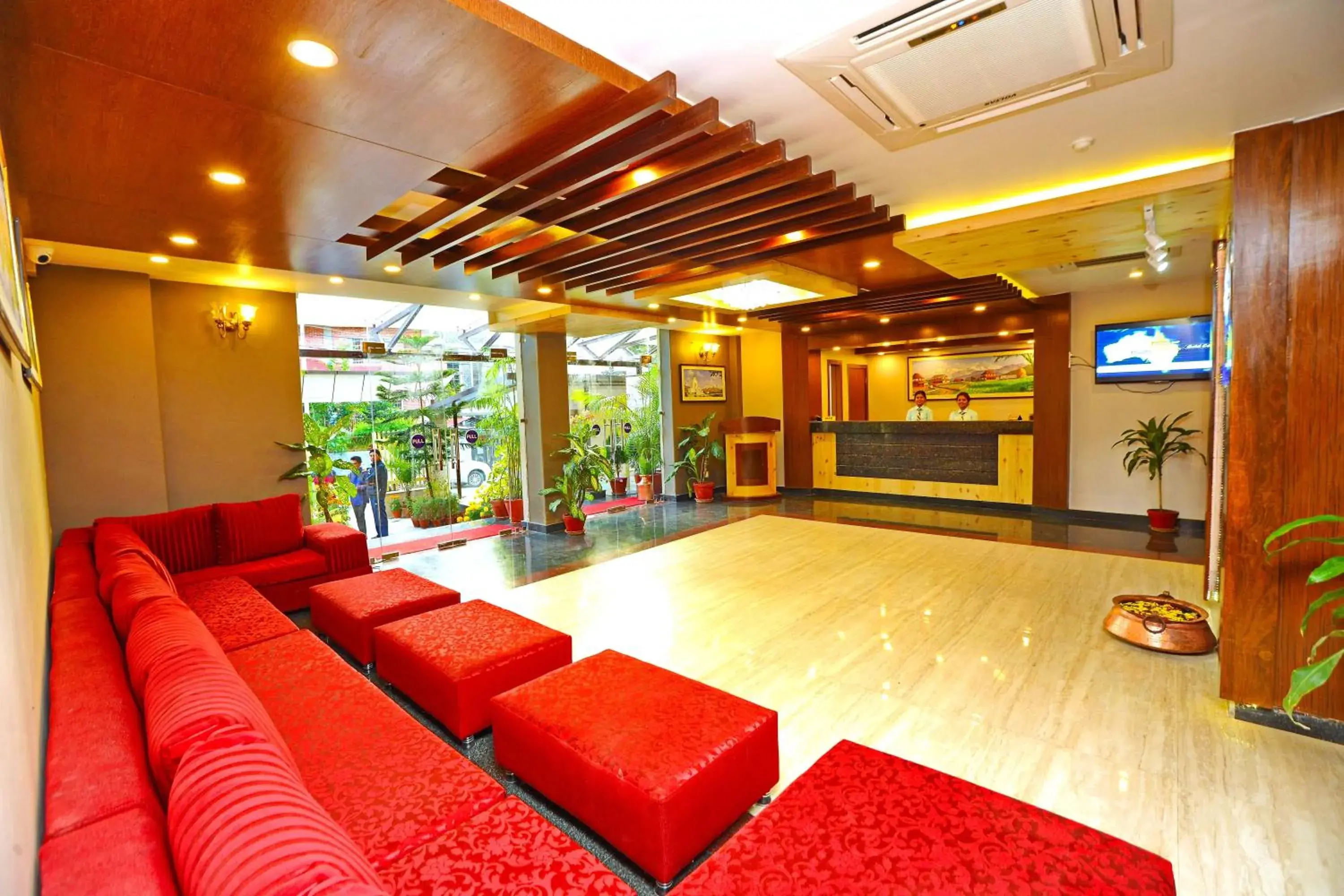 Lobby or reception in Hotel Queens Park Lobby or reception in Hotel Queens Park