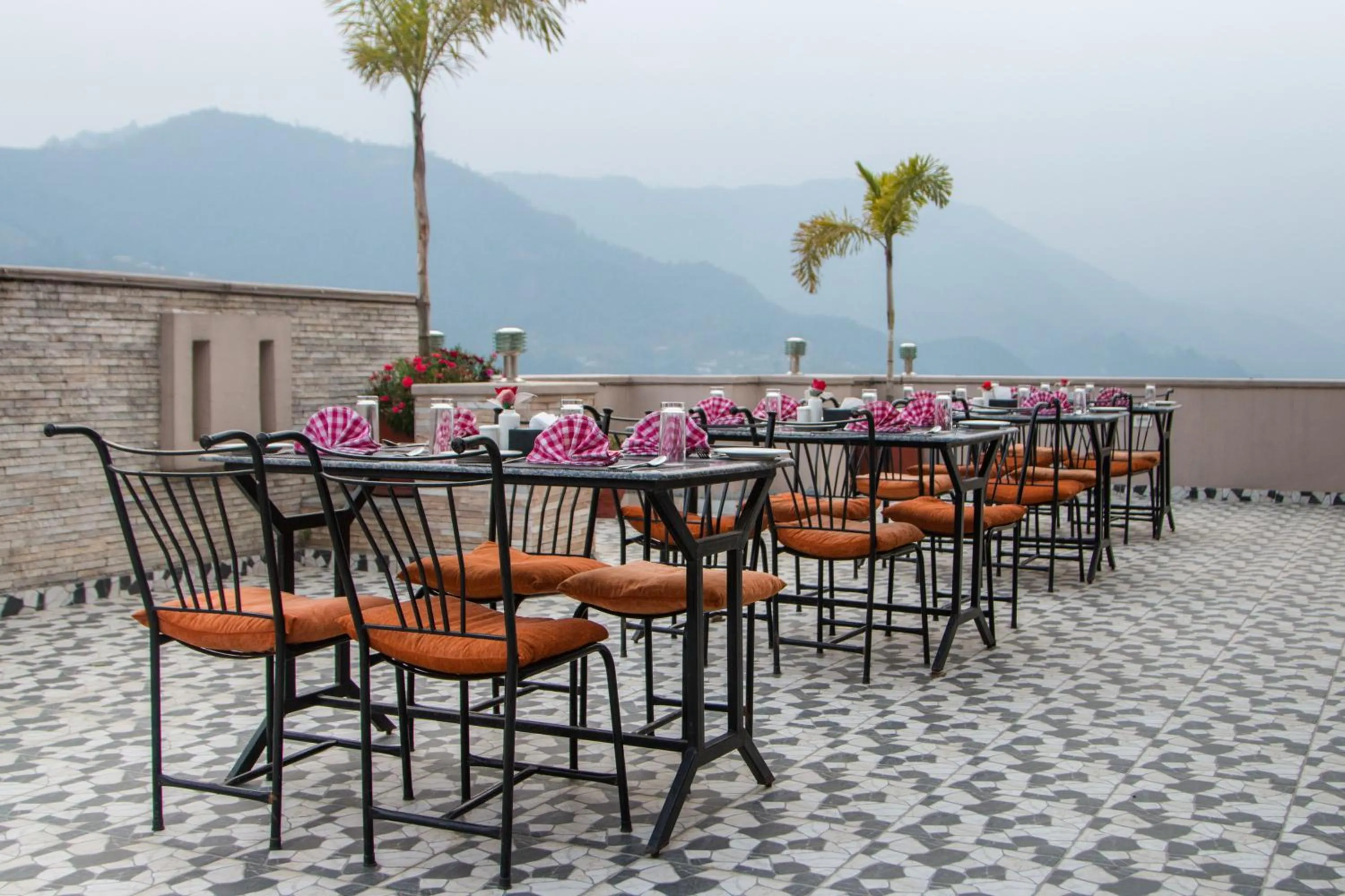 Breakfast in Hotel Queens Park