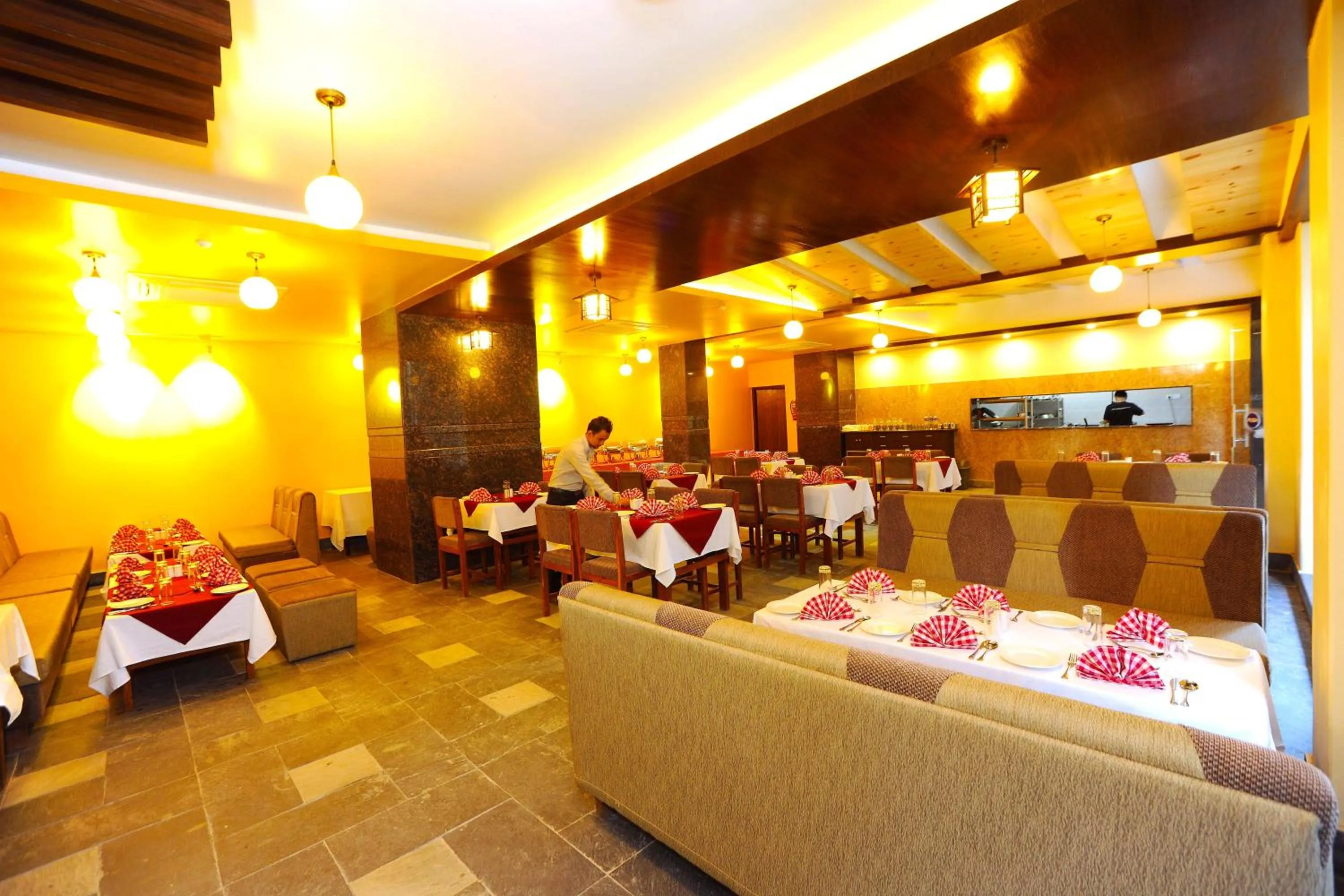 Restaurant/places to eat in Hotel Queens Park