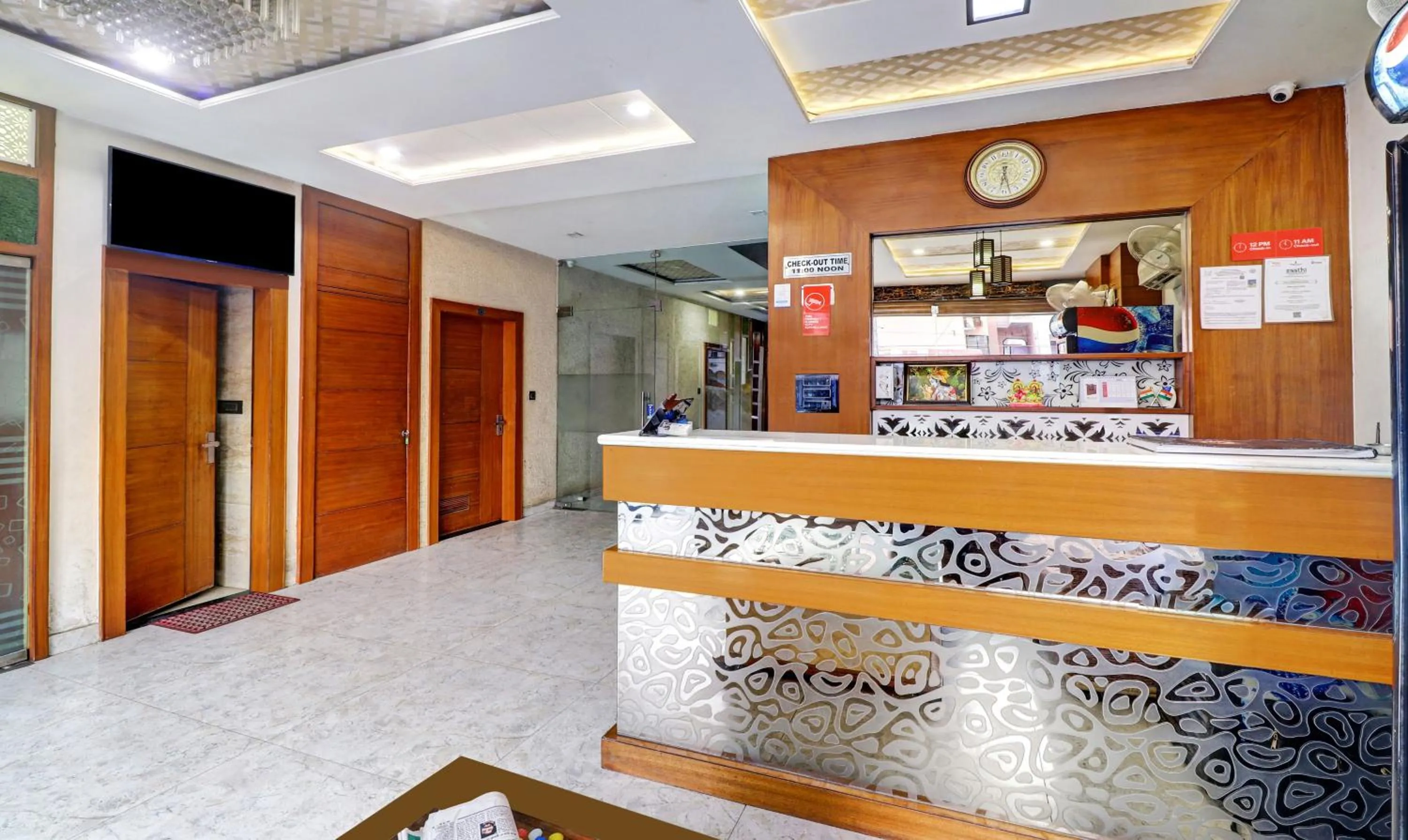 Lobby or reception in Itsy Hotels Anjali Mahal, 500 Mtrs From Mathura Railway Station