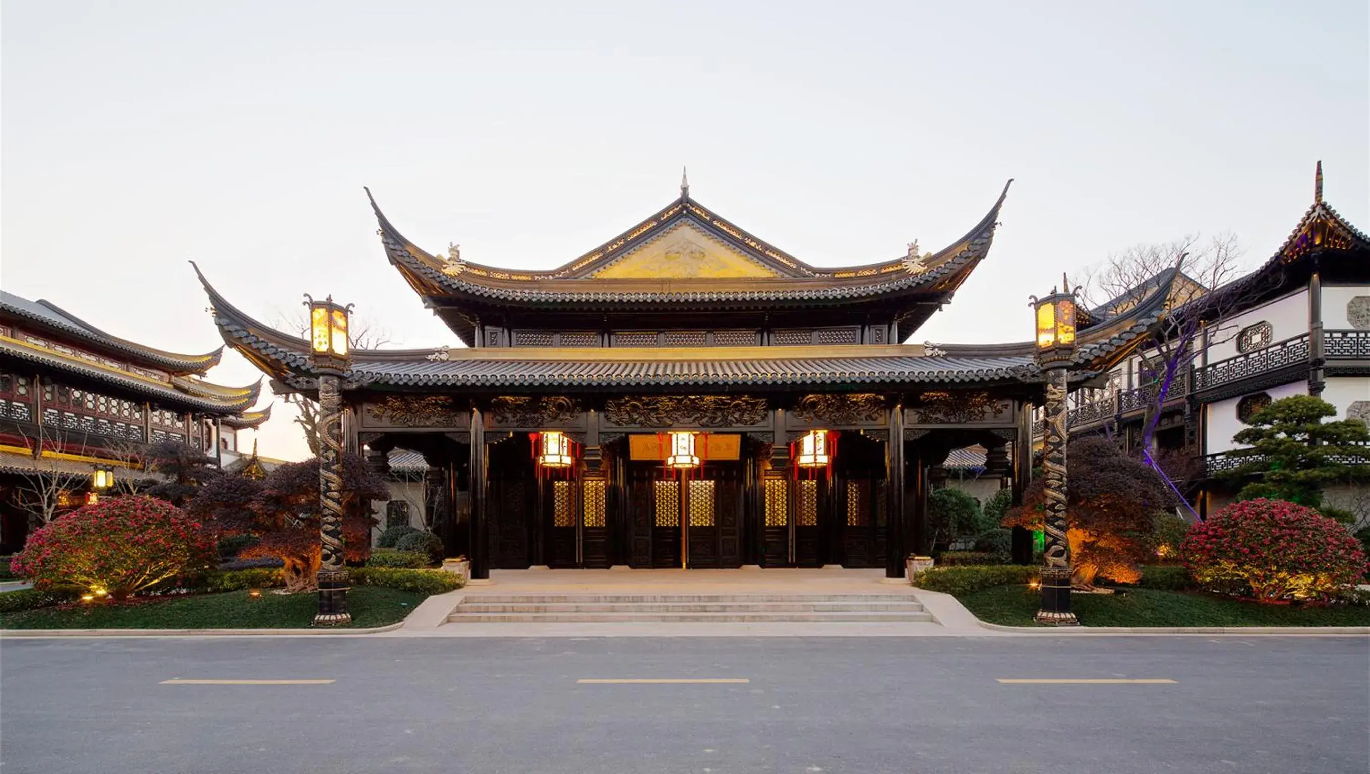 Property building in Royal Garden Hotel Shanghai Property building in Royal Garden Hotel Shanghai