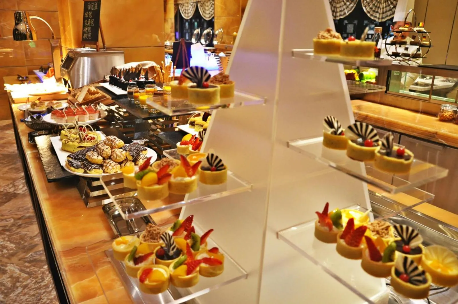 Food and drinks in Royal Garden Hotel Shanghai-Free Shuttle to and From Disney & PVG & close Metro Line2 easy to SHA New Expo