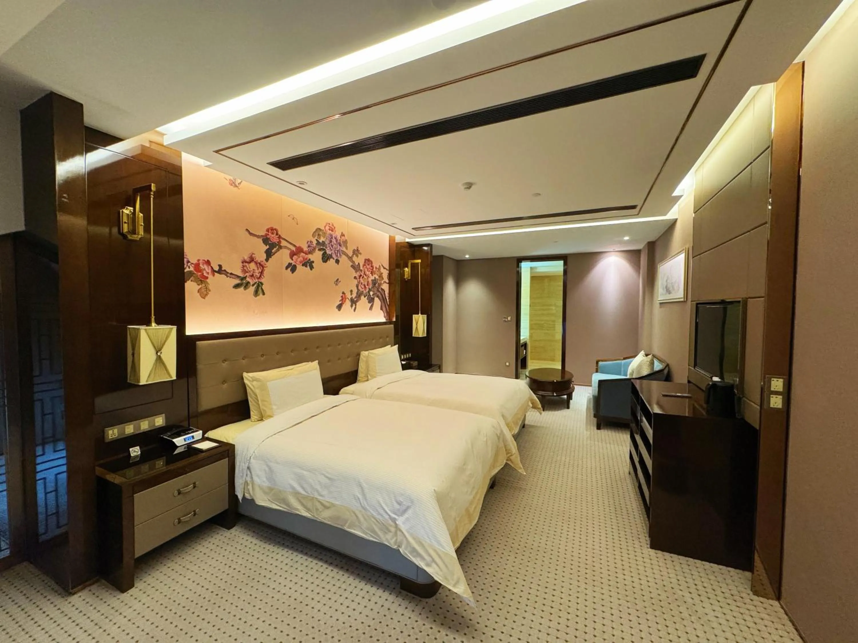 Bedroom, Bed in Royal Garden Hotel Shanghai