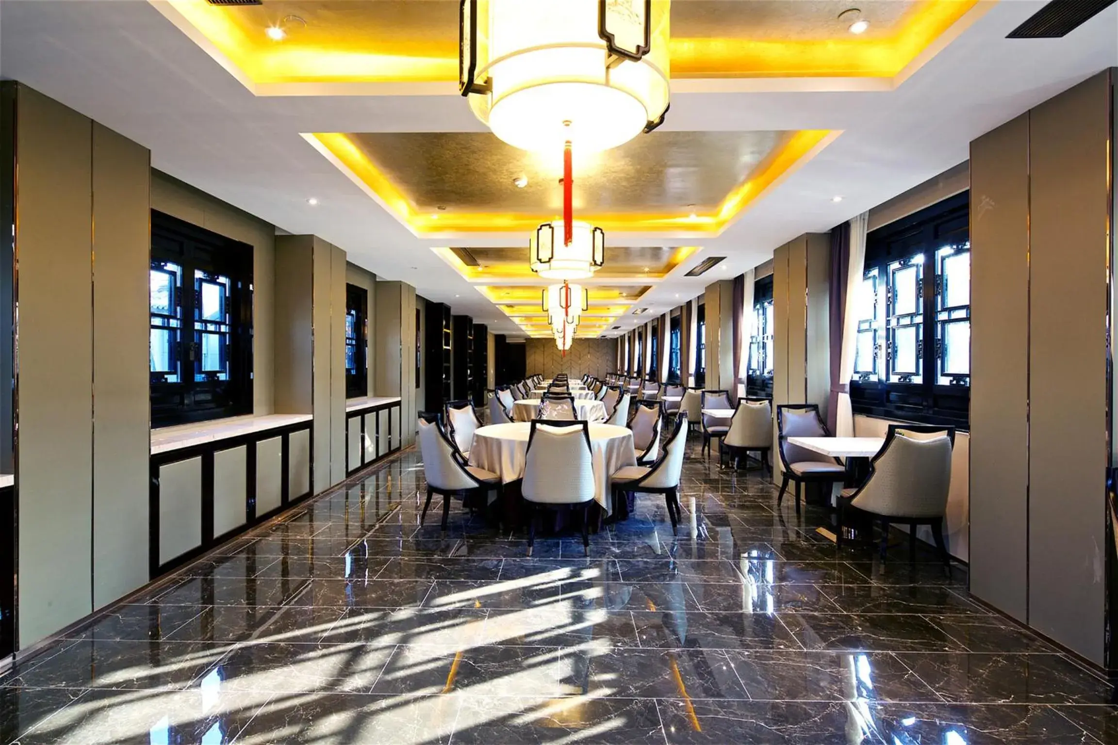Restaurant/places to eat in Royal Garden Hotel Shanghai-Free Shuttle to and From Disney & PVG & close Metro Line2 easy to SHA New Expo Restaurant/places to eat in Royal Garden Hotel Shanghai-Free Shuttle to and From Disney & PVG & close Metro Line2 easy to SHA New Expo