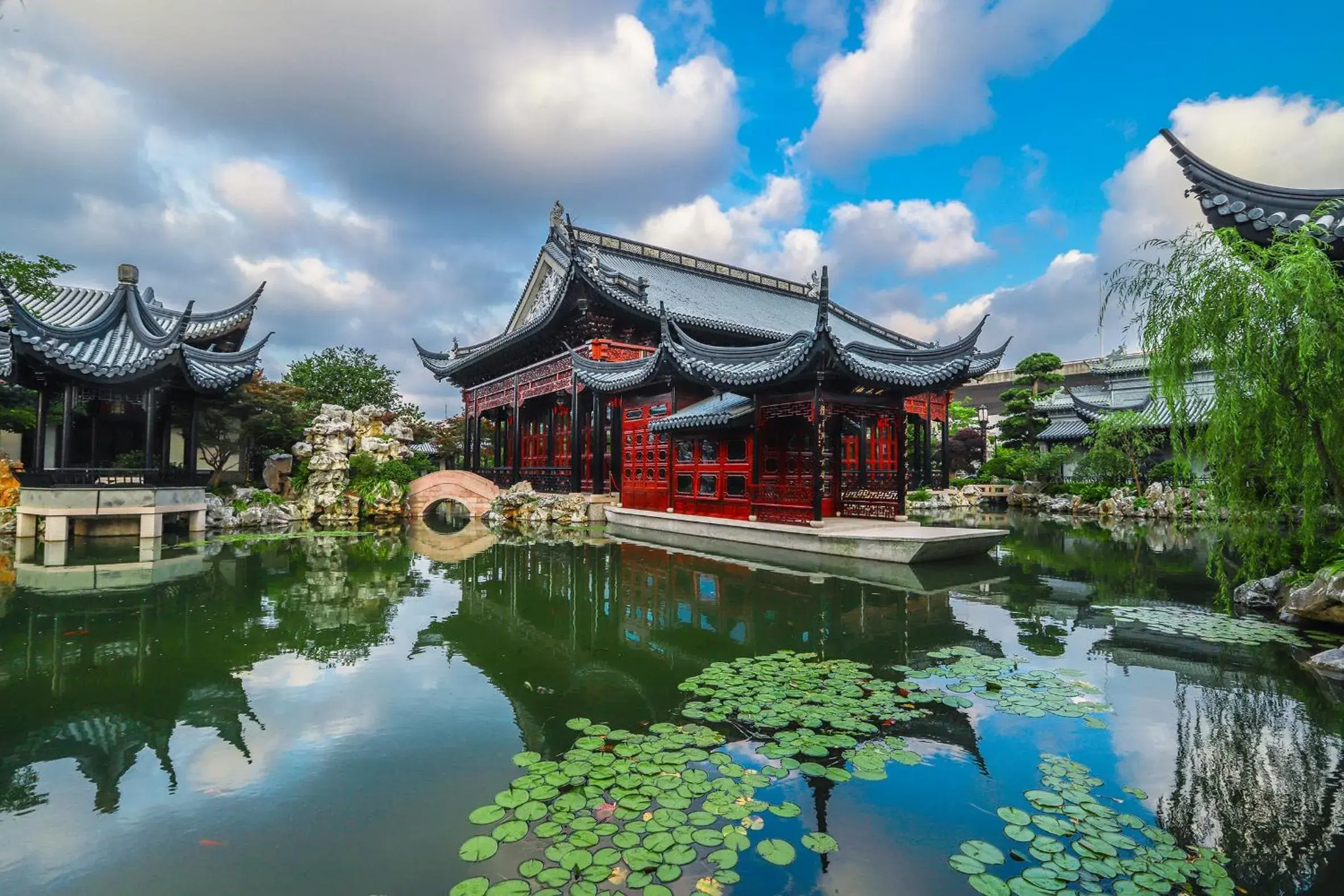 Lake view in Royal Garden Hotel Shanghai Lake view in Royal Garden Hotel Shanghai