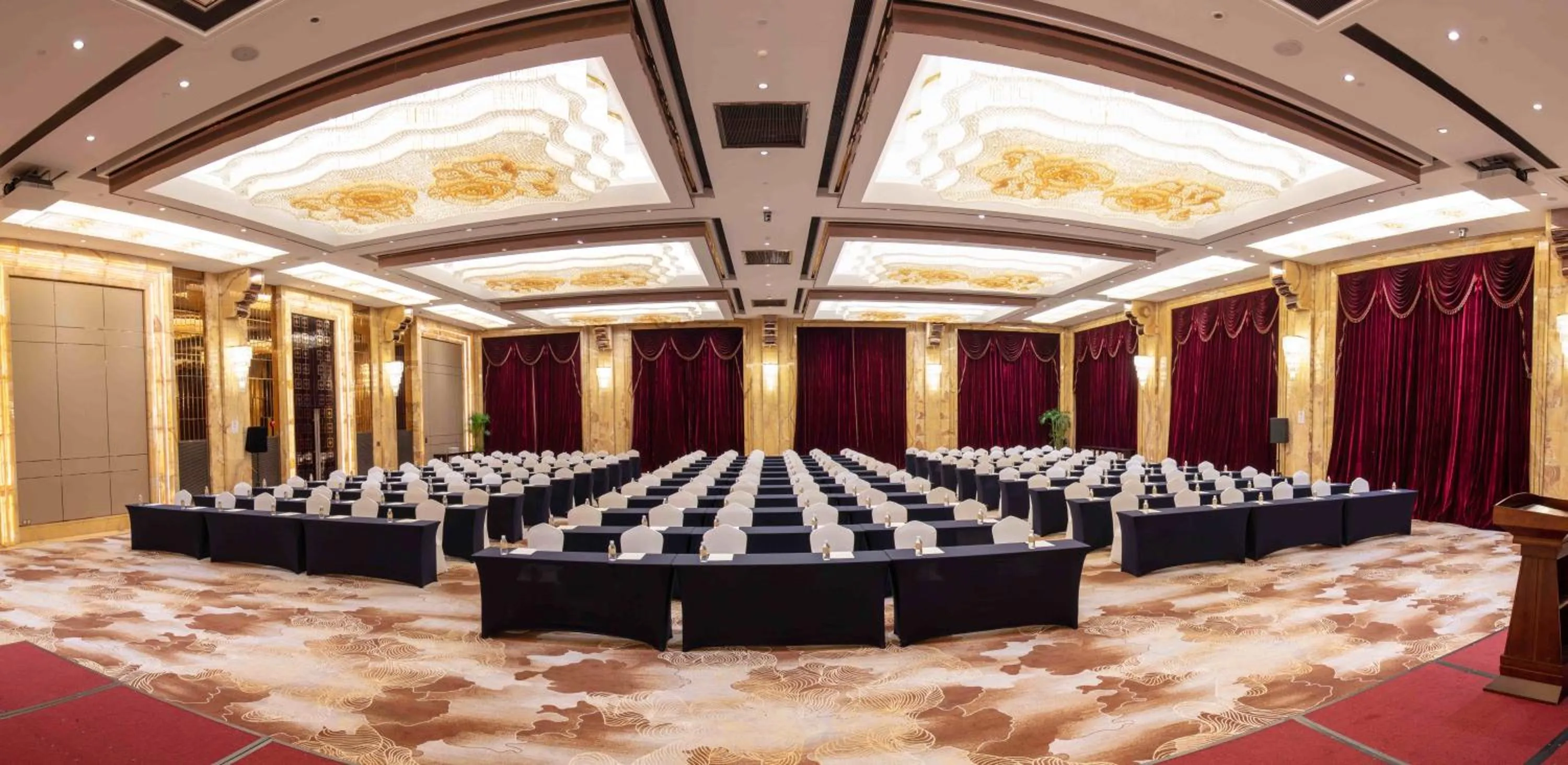 Meeting/conference room in Royal Garden Hotel Shanghai-Free Shuttle to and From Disney & PVG & close Metro Line2 easy to SHA New Expo