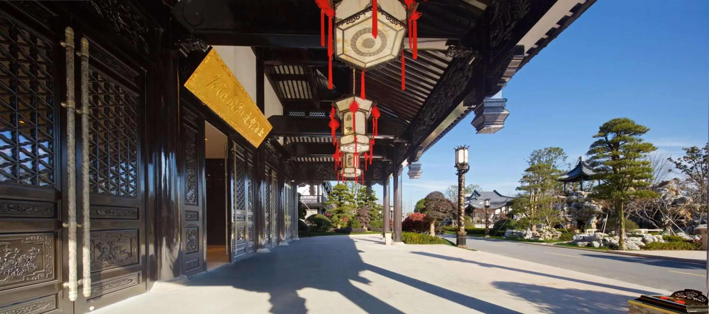 Property building in Royal Garden Hotel Shanghai Property building in Royal Garden Hotel Shanghai