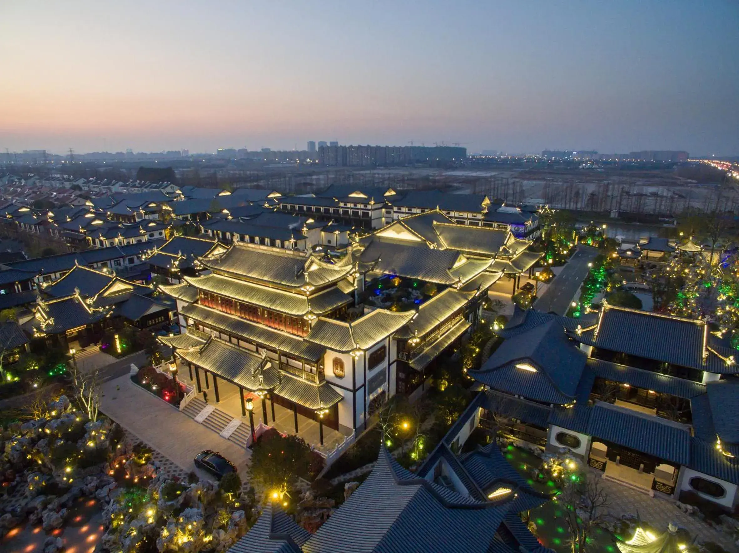 Property building in Royal Garden Hotel Shanghai-Free Shuttle to and From Disney & PVG & close Metro Line2 easy to SHA New Expo Property building in Royal Garden Hotel Shanghai-Free Shuttle to and From Disney & PVG & close Metro Line2 easy to SHA New Expo