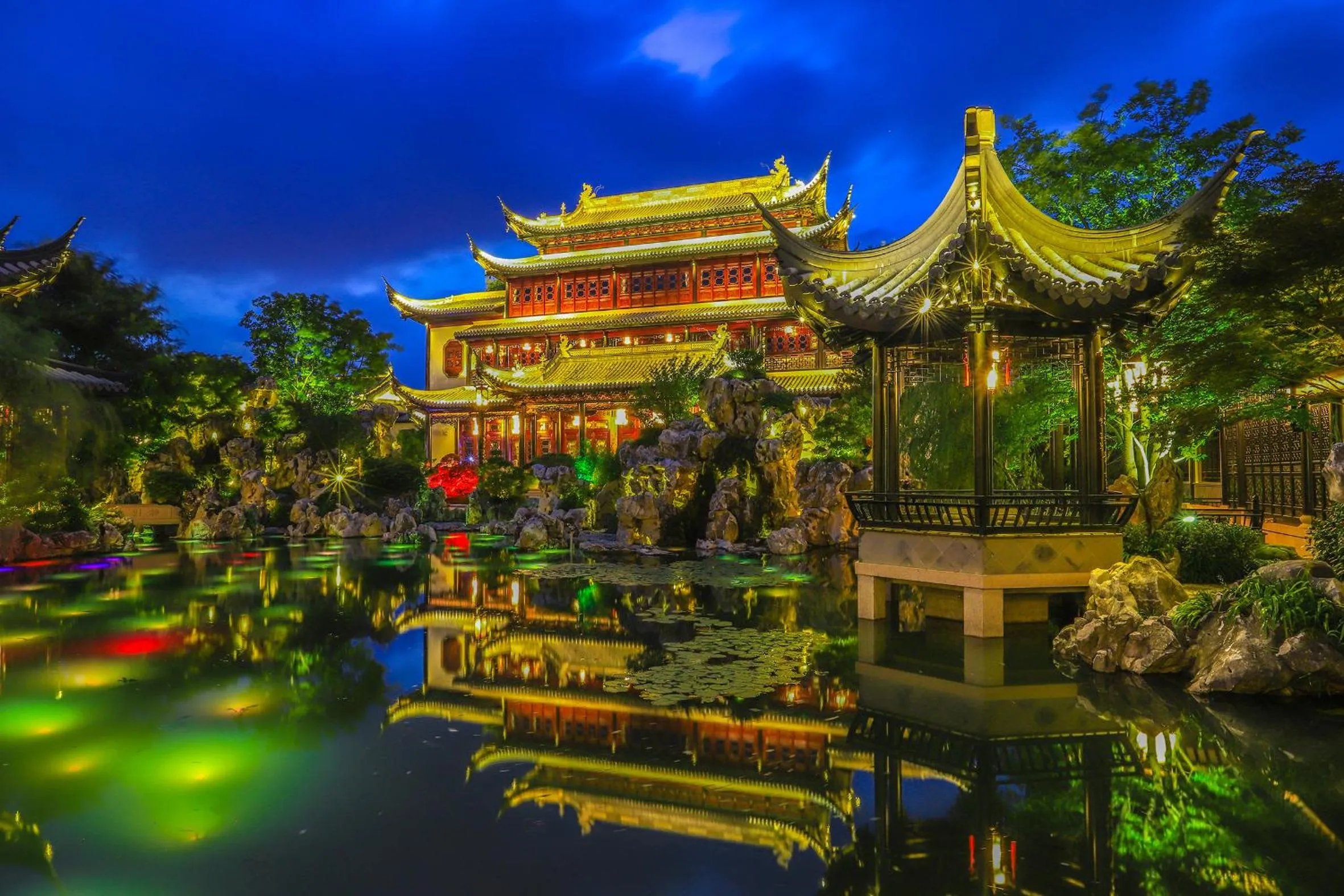 Night in Royal Garden Hotel Shanghai-Free Shuttle to and From Disney & PVG & close Metro Line2 easy to SHA New Expo