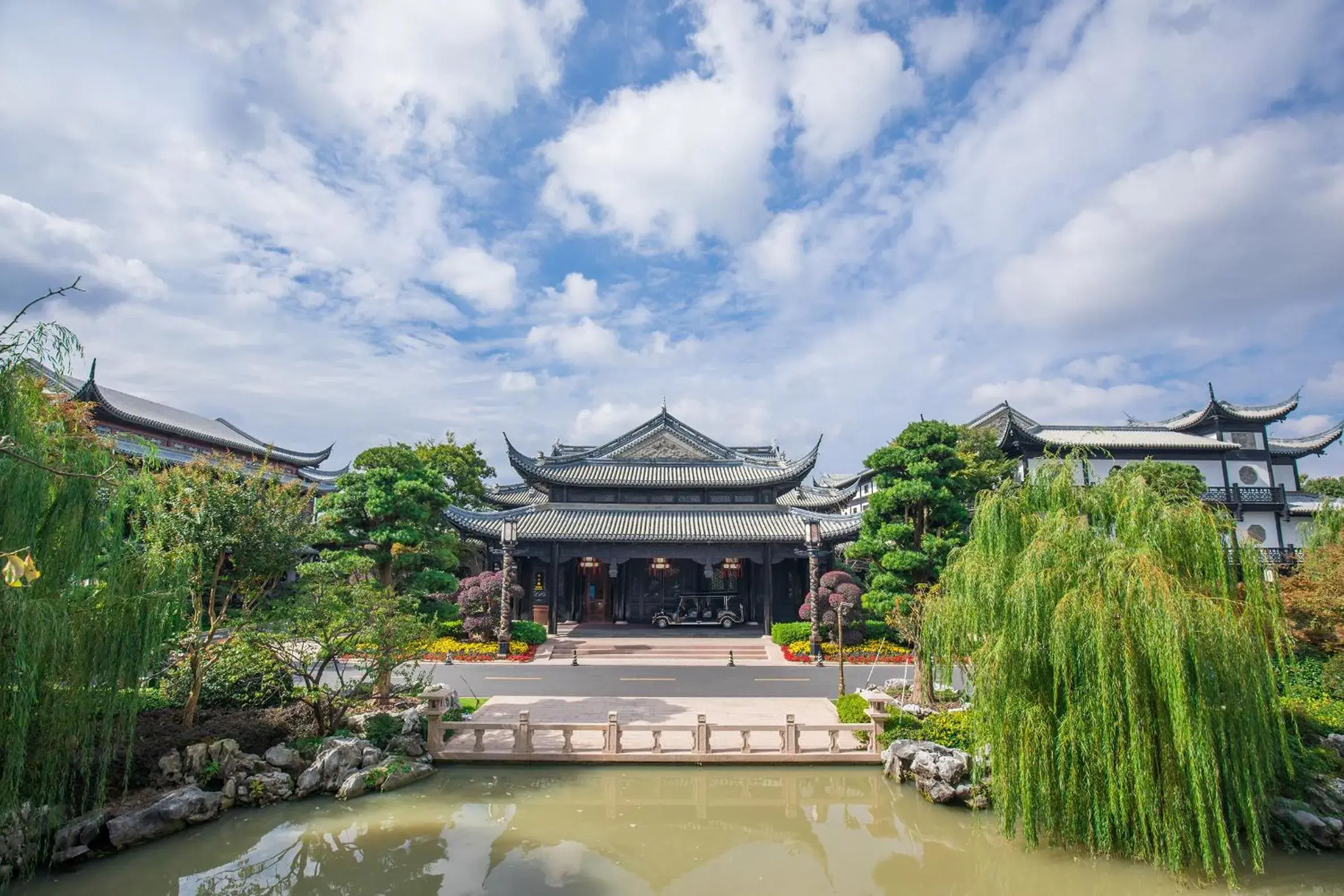 Garden view in Royal Garden Hotel Shanghai-Free Shuttle to and From Disney & PVG & close Metro Line2 easy to SHA New Expo Garden view in Royal Garden Hotel Shanghai-Free Shuttle to and From Disney & PVG & close Metro Line2 easy to SHA New Expo