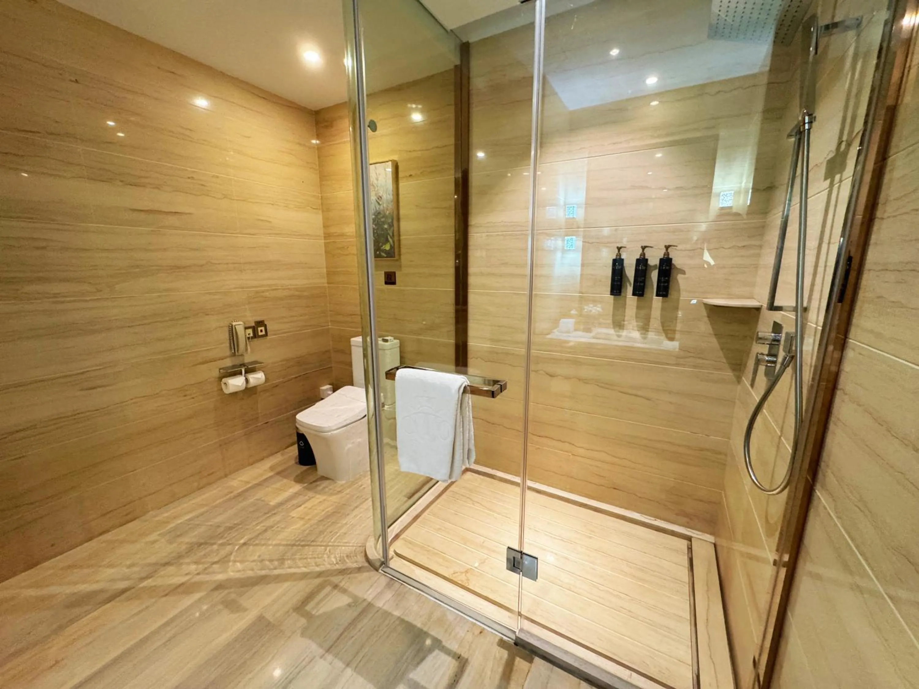 Shower in Royal Garden Hotel Shanghai