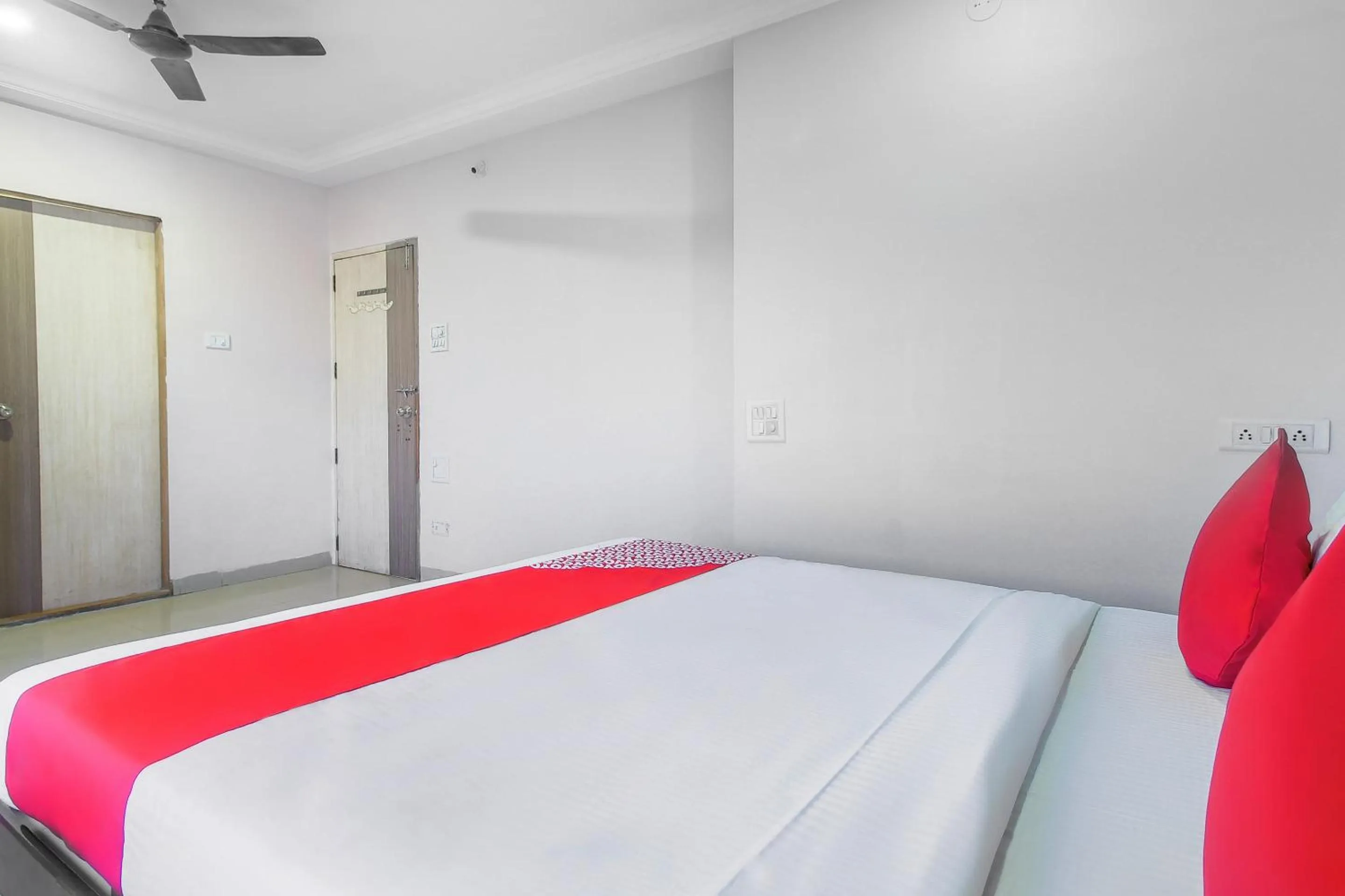 Bedroom, Bed in Super Hotel O MK Residency