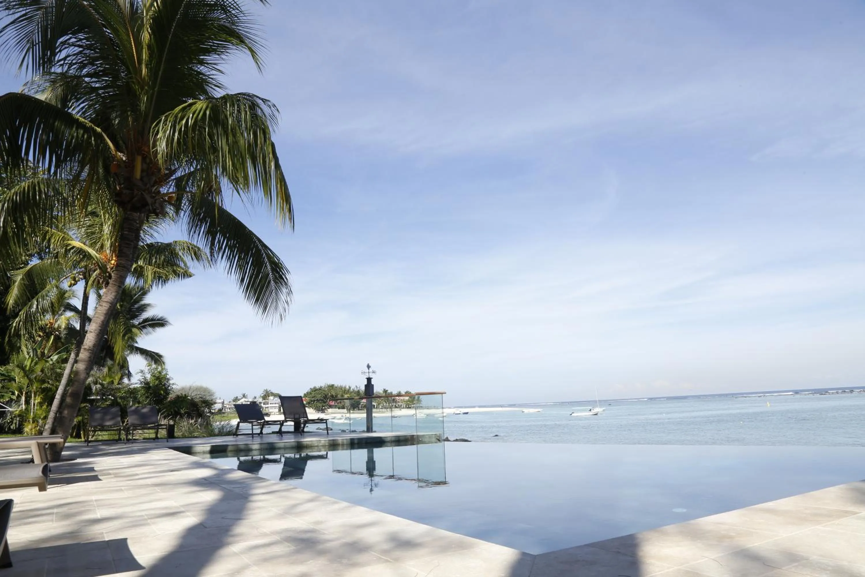 Pool view in Les 2 canons