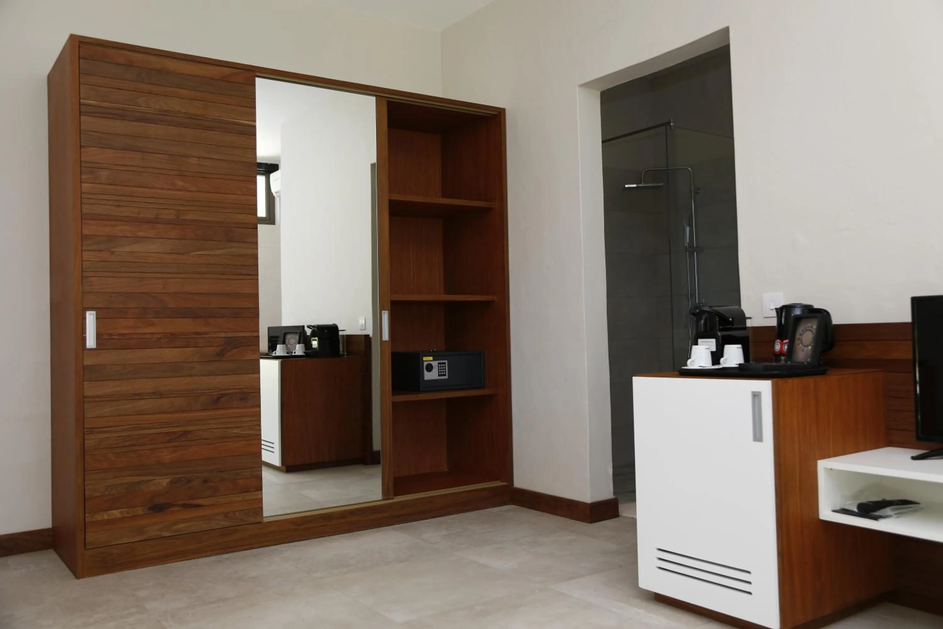 Bedroom in Les 2 canons