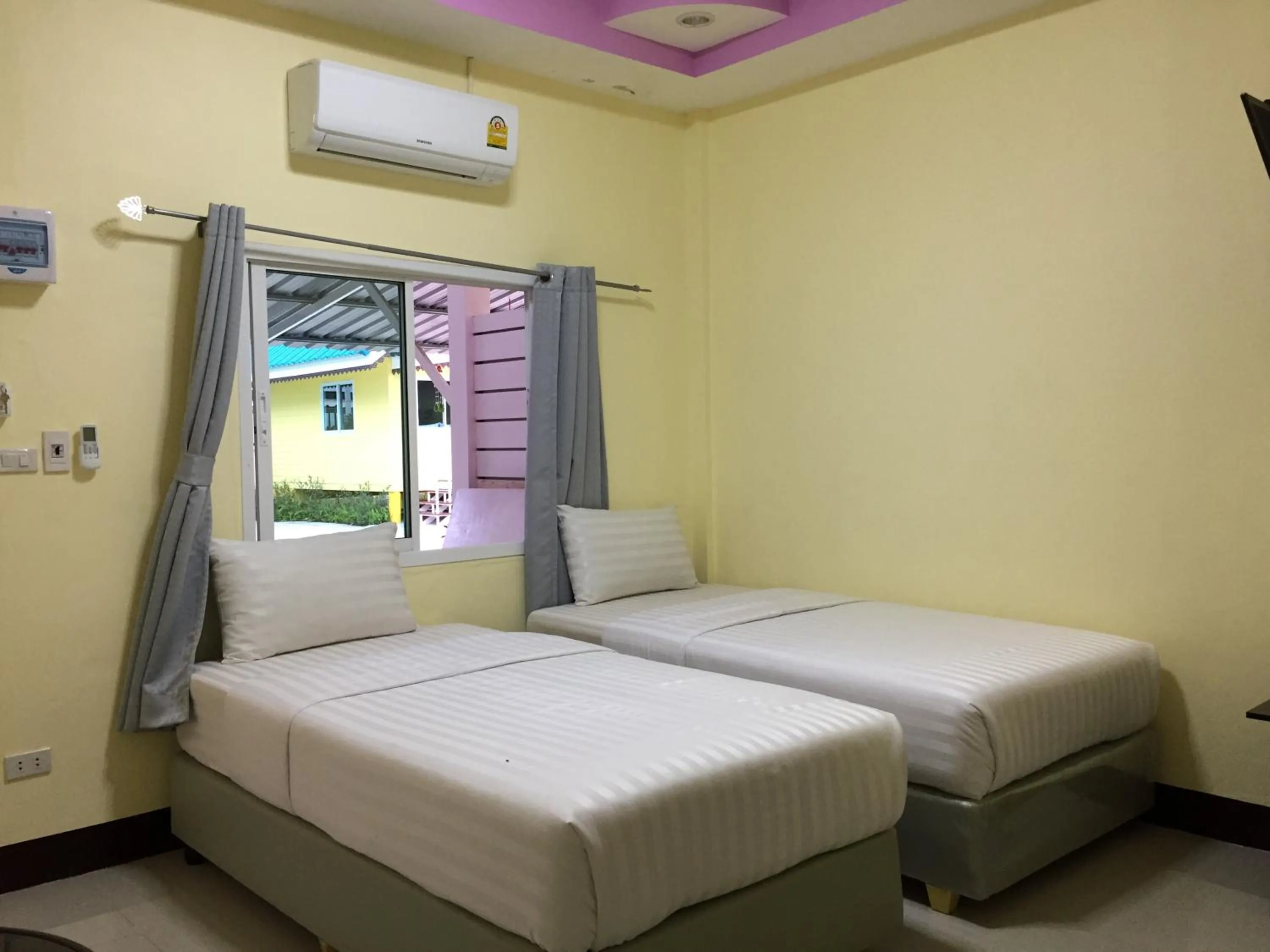 Photo of the whole room, Bed in Bannrommai Sattahip