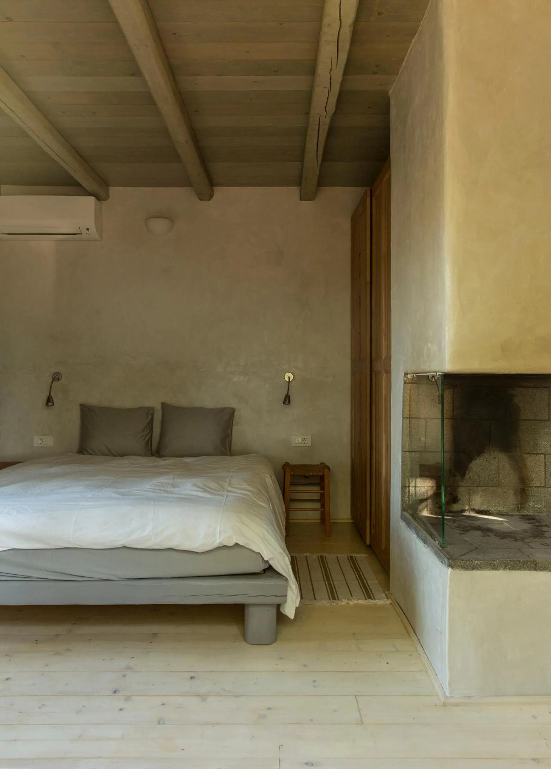 Bed in Sea View Pool Villa with Independent Guest house