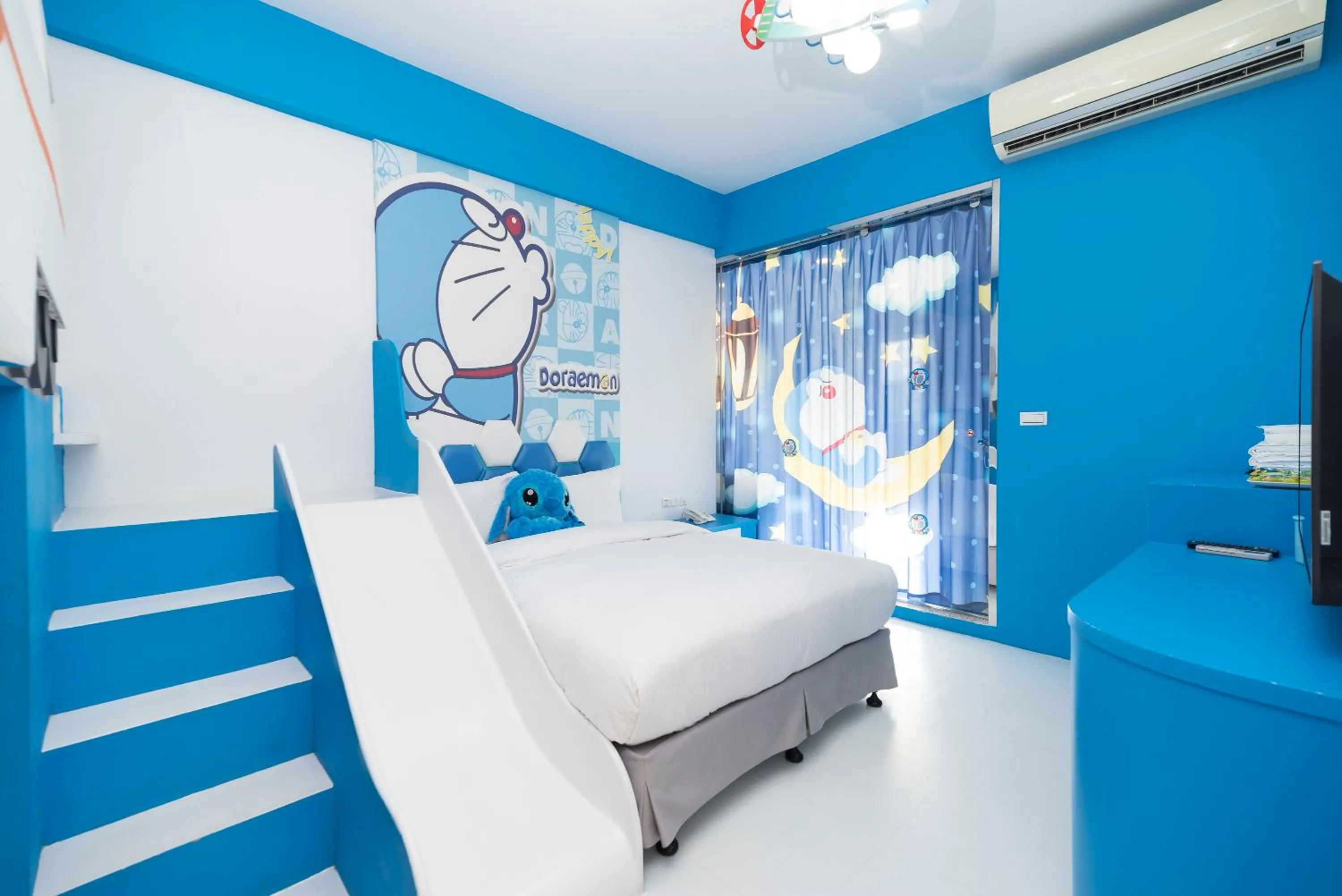 Children play ground, Bed in Tong's Story Paternity B&B