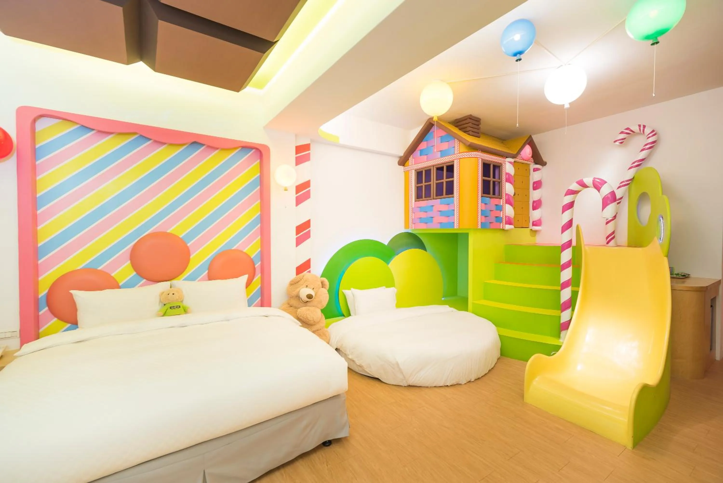 Children play ground, Bed in Tong's Story Paternity B&B