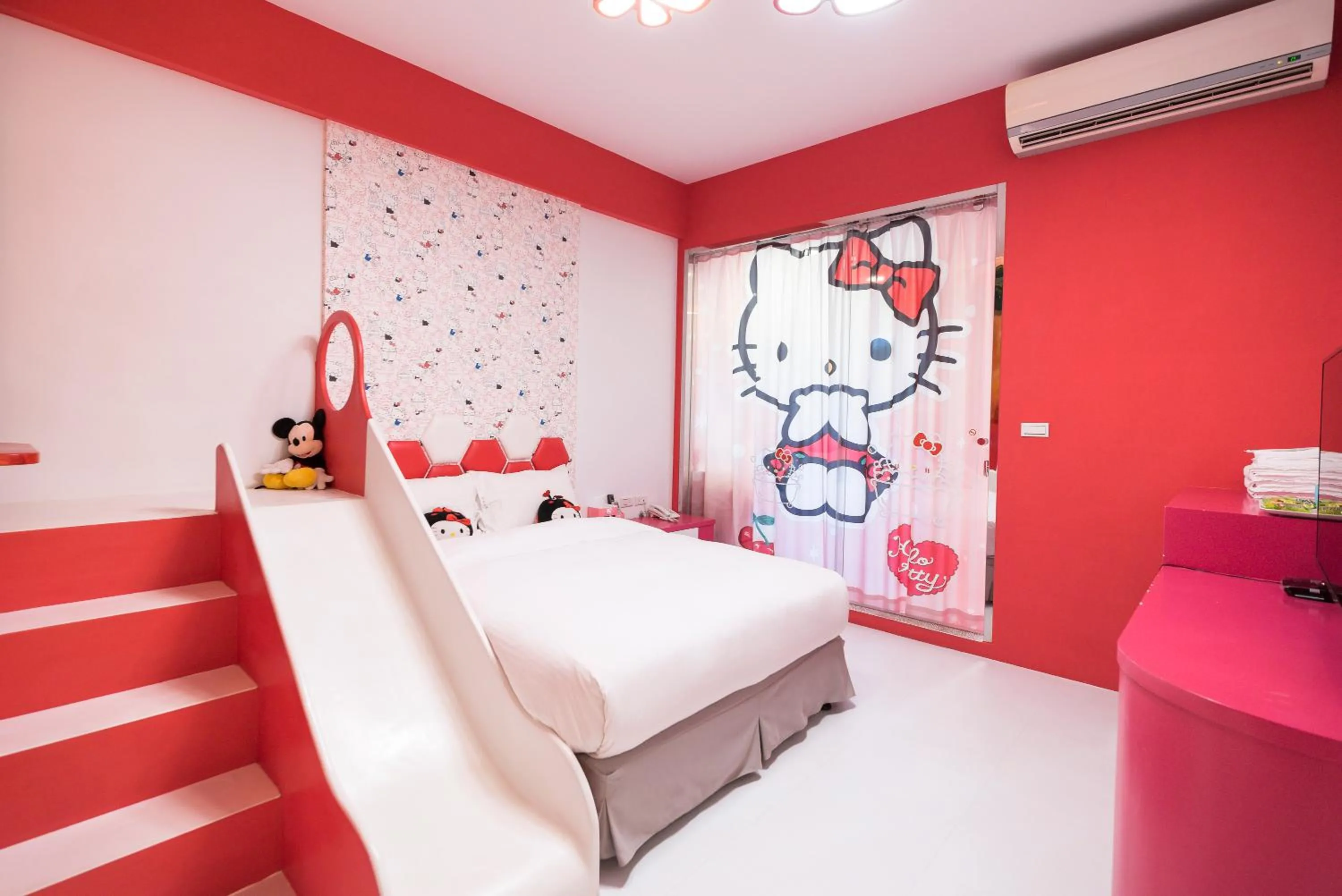 Children play ground, Bed in Tong's Story Paternity B&B