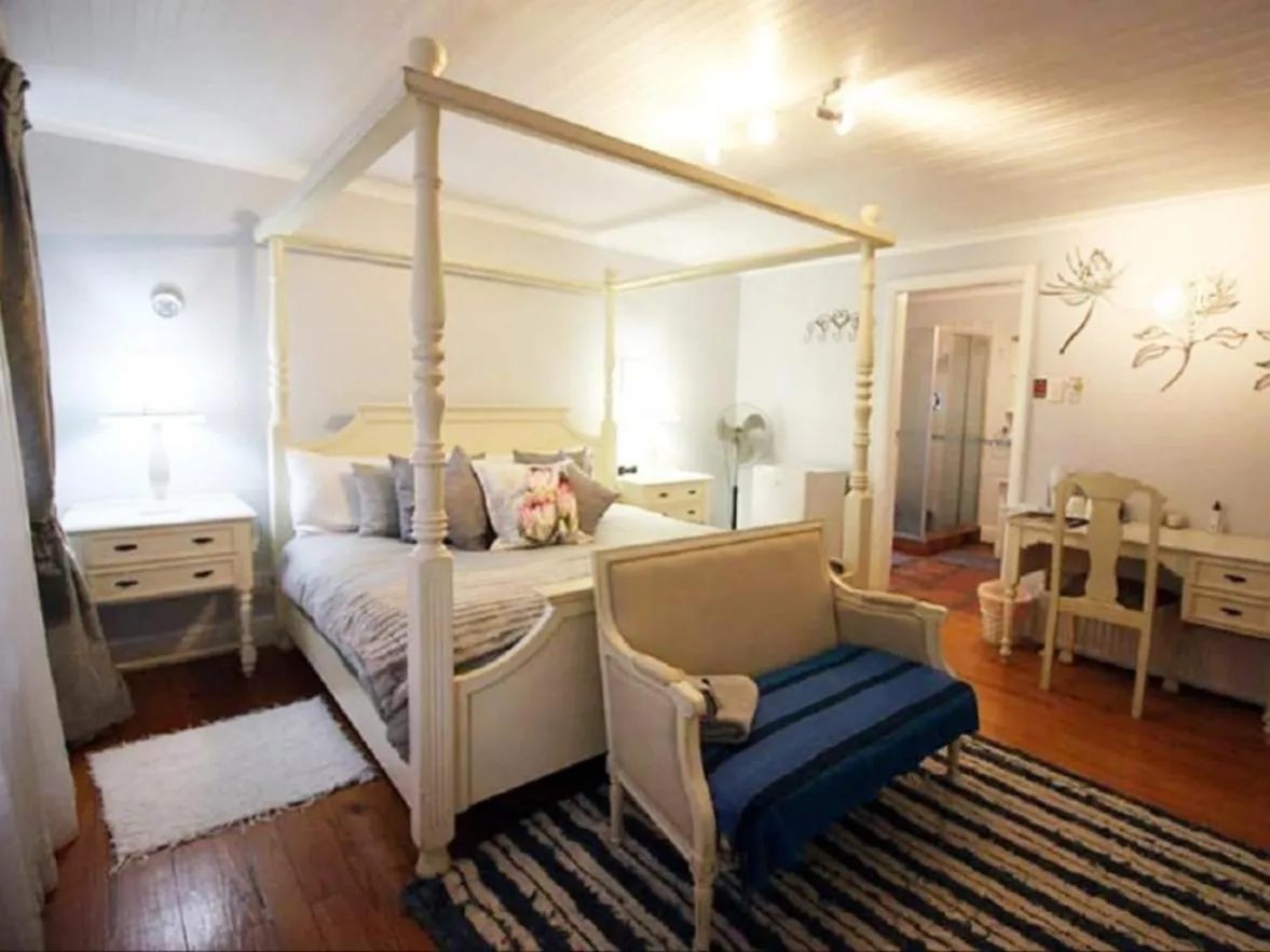 Photo of the whole room, Bed in Inn-Style