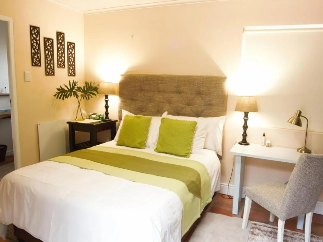 Photo of the whole room, Bed in Inn-Style