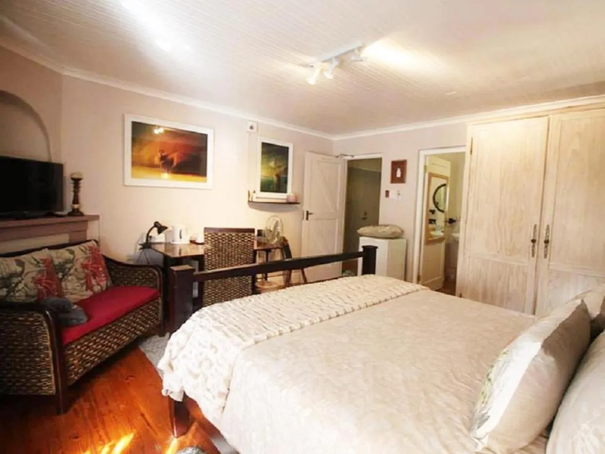 Photo of the whole room, Bed in Inn-Style