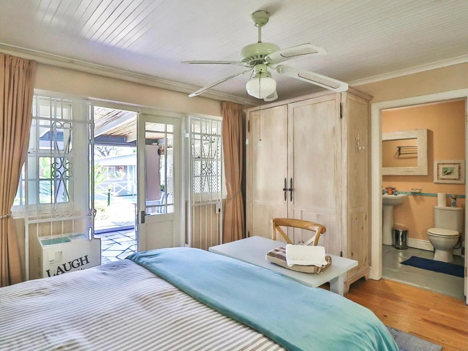 Photo of the whole room, Bed in Inn-Style