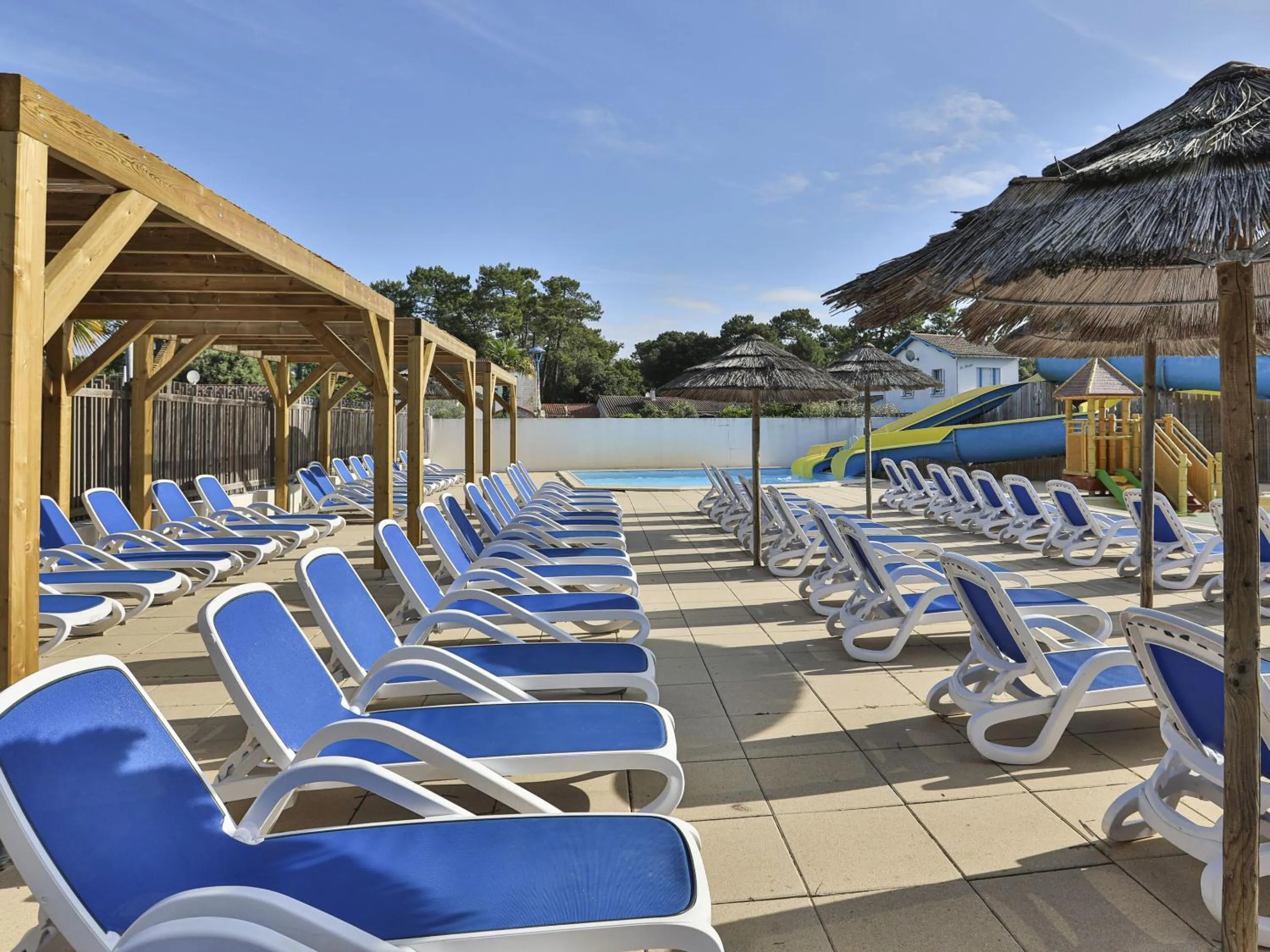 Swimming pool in Camping Les Dunes