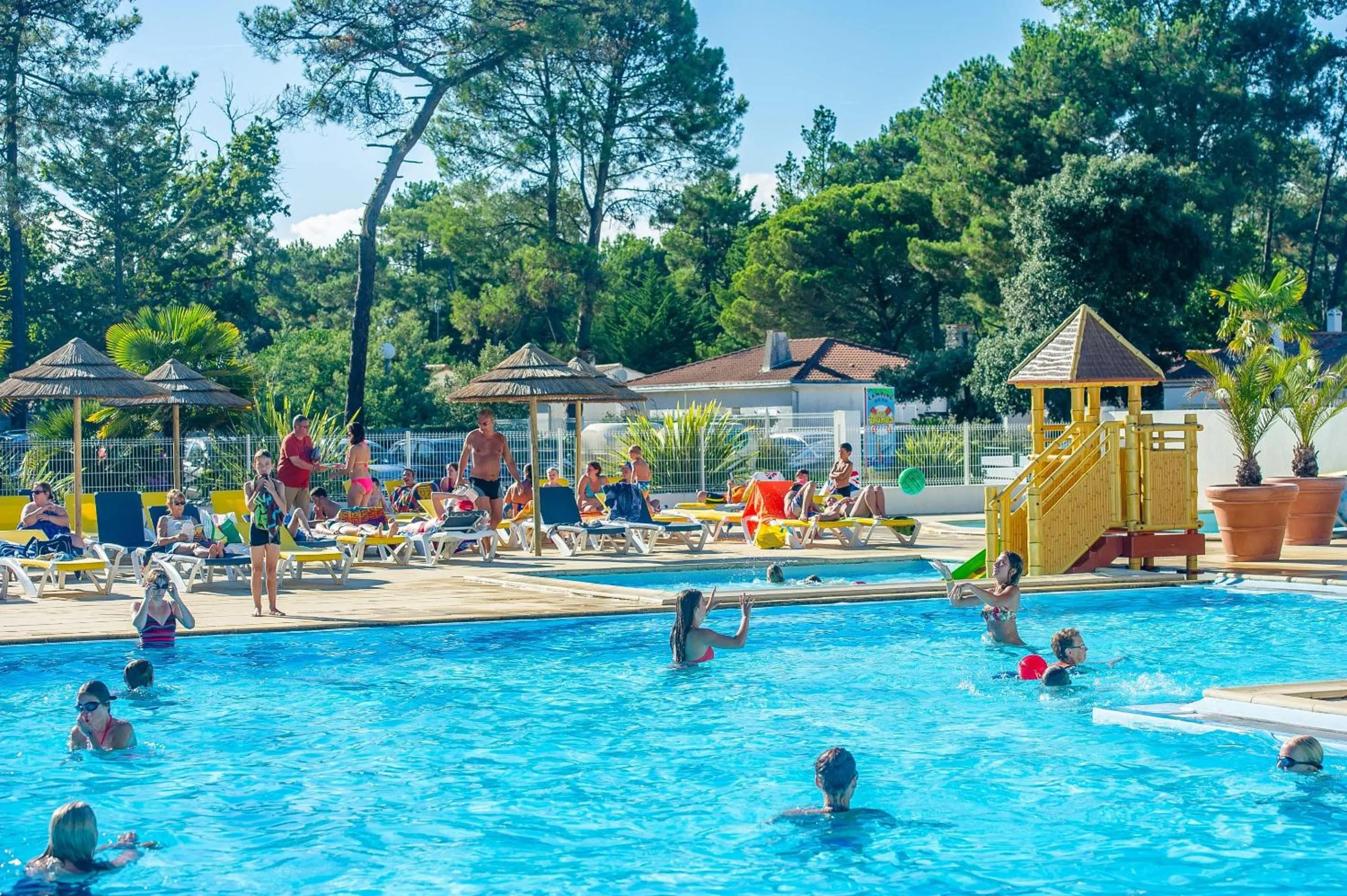 Swimming pool in Camping Les Dunes
