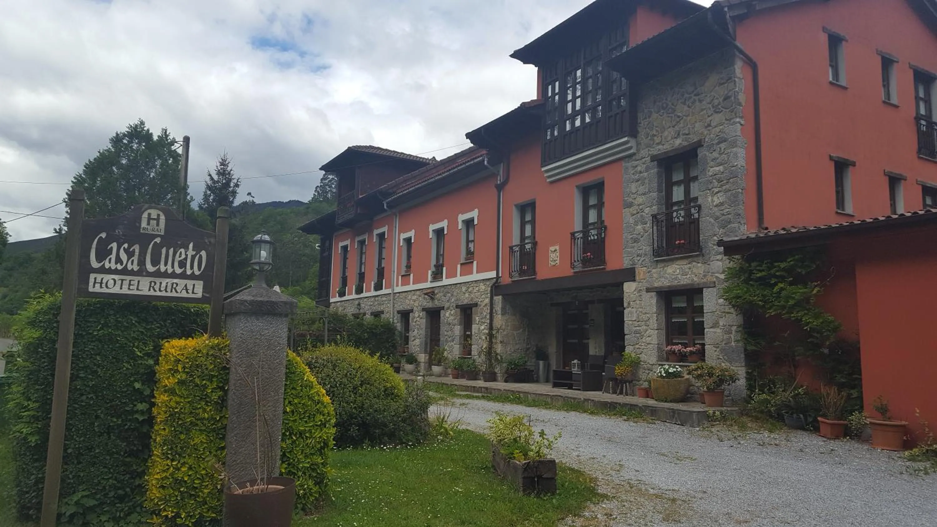 Property building in Hotel Rural Casa Cueto
