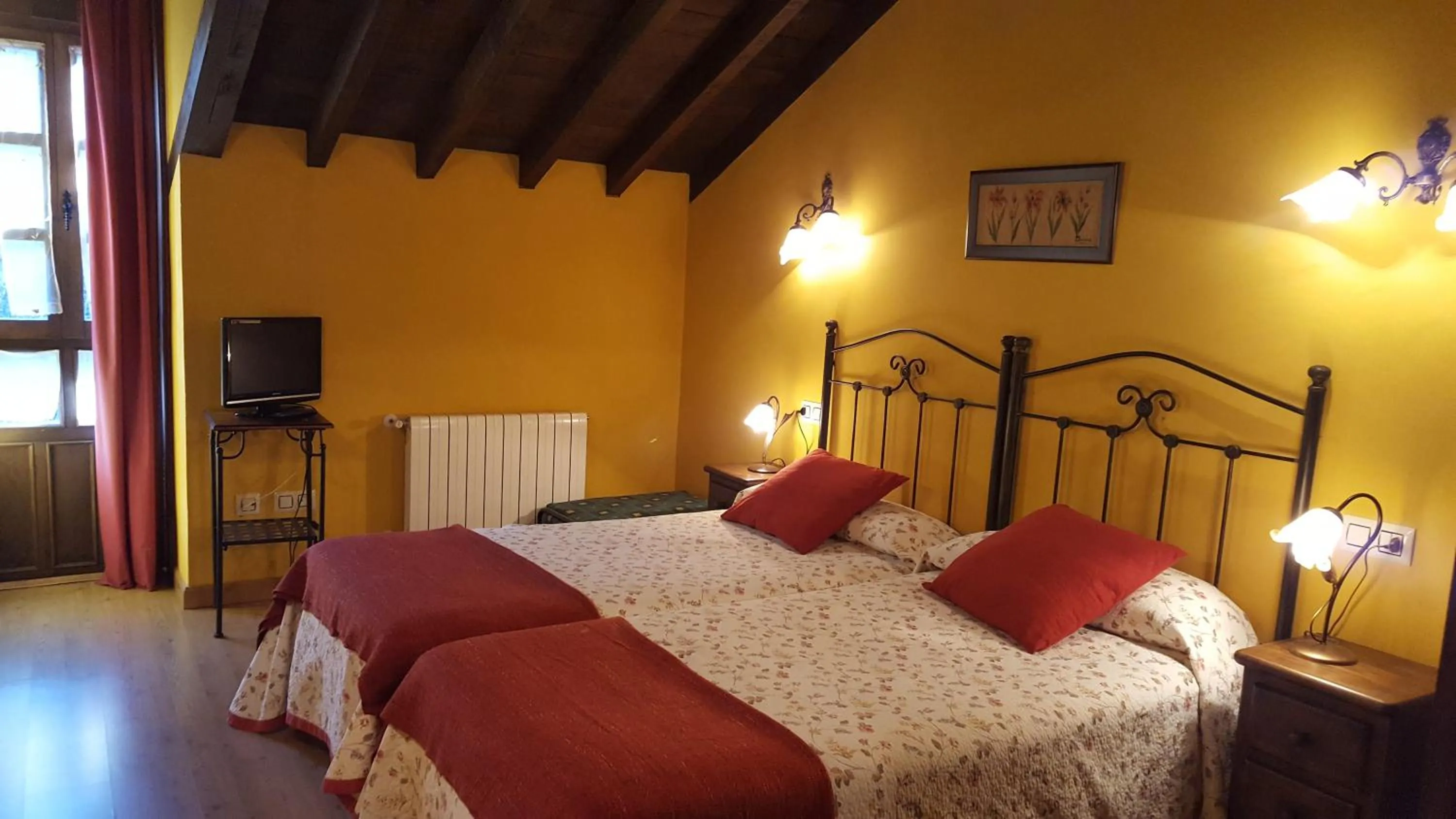 Bed in Hotel Rural Casa Cueto
