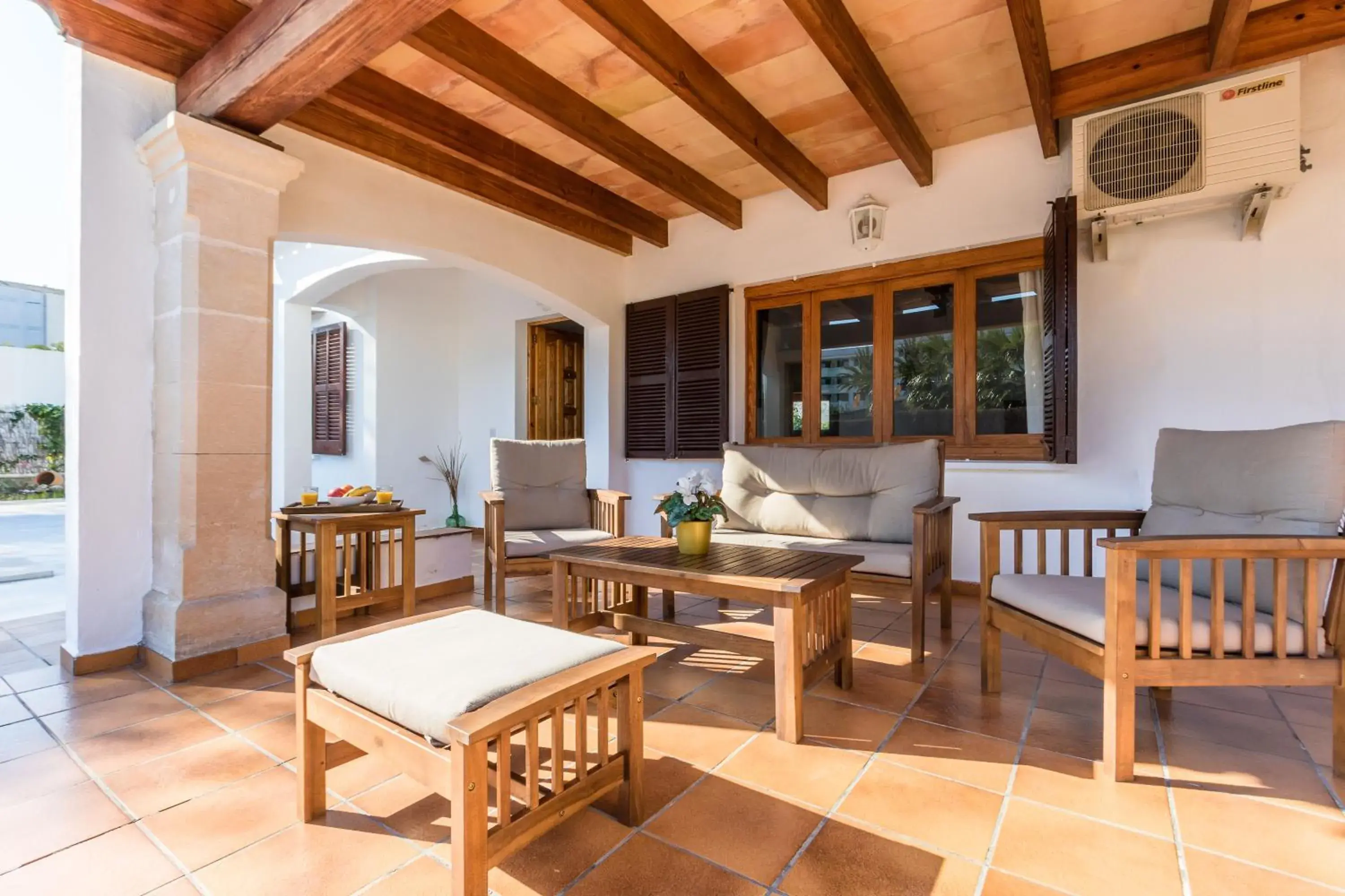 Chalet Falcó with Private Pool and Garden Chalet Falcó with Private Pool and Garden