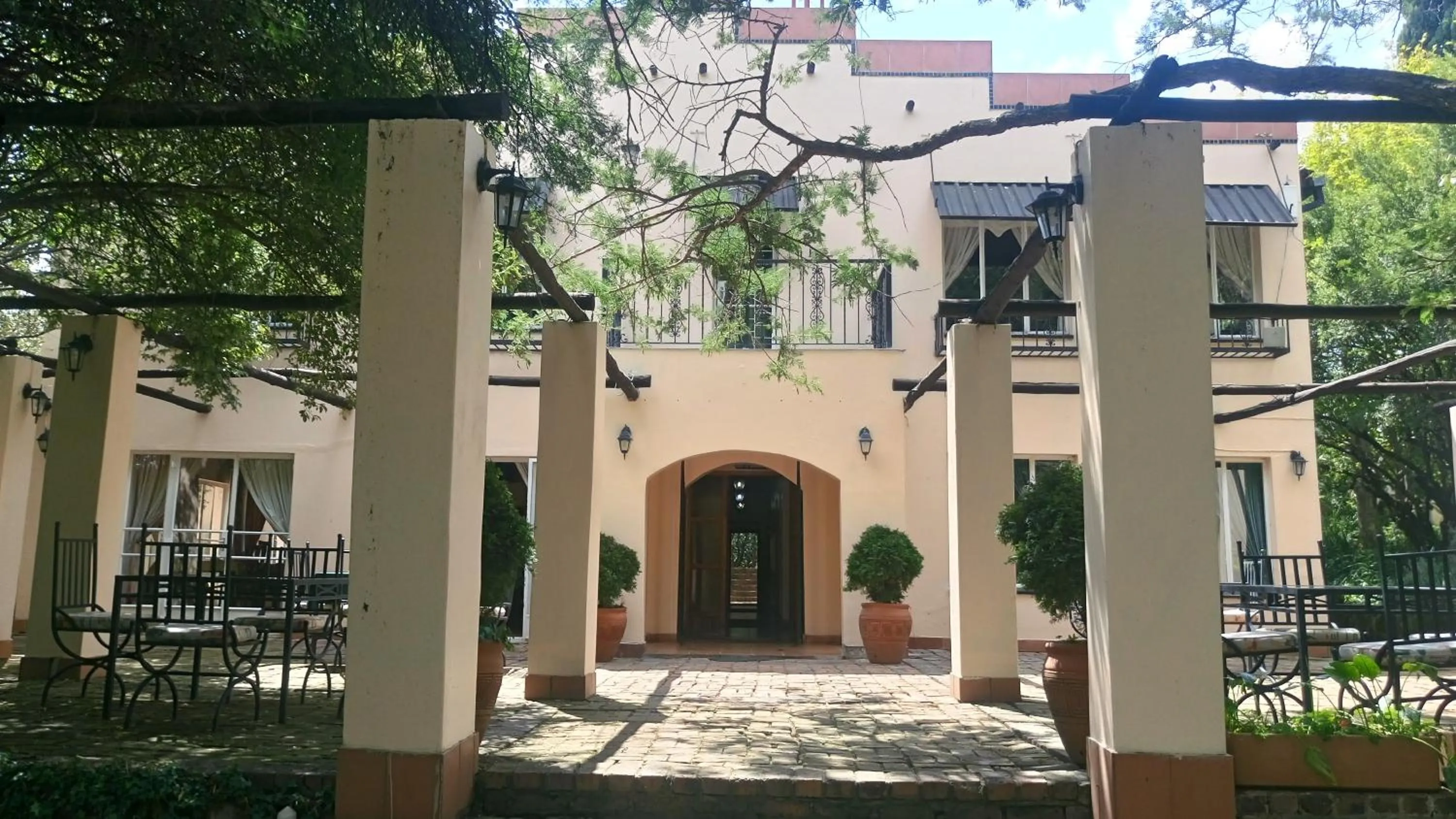 Restaurant/places to eat in Valley of the Rainbow Fly Fishing Estate