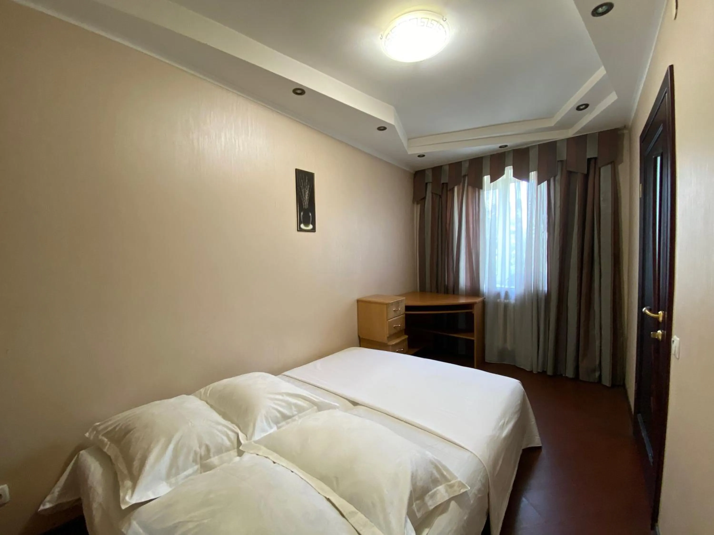 Bed in Comfy Apartment Most City Area