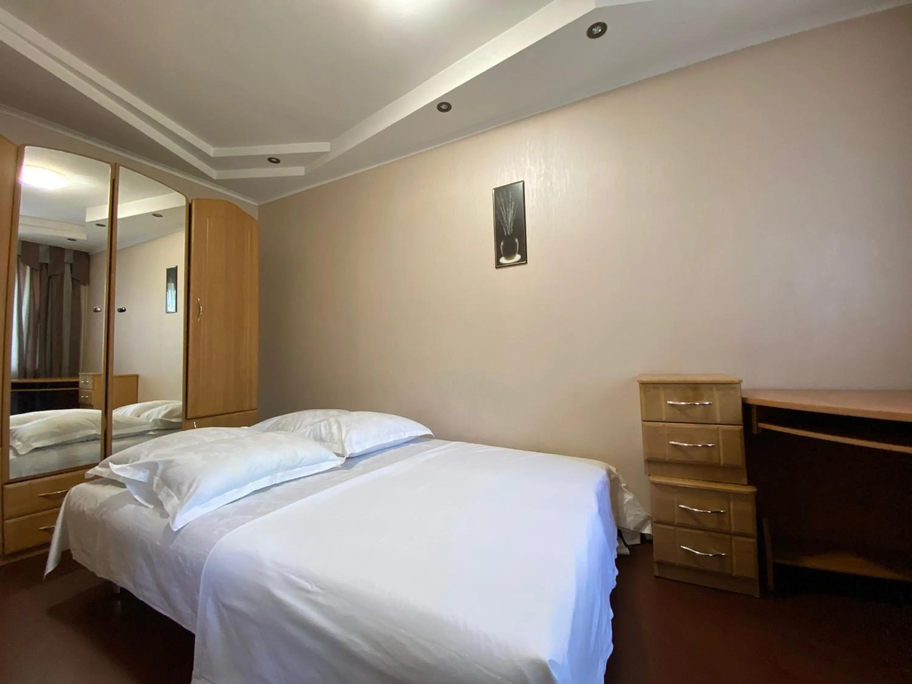 Bed in Comfy Apartment Most City Area