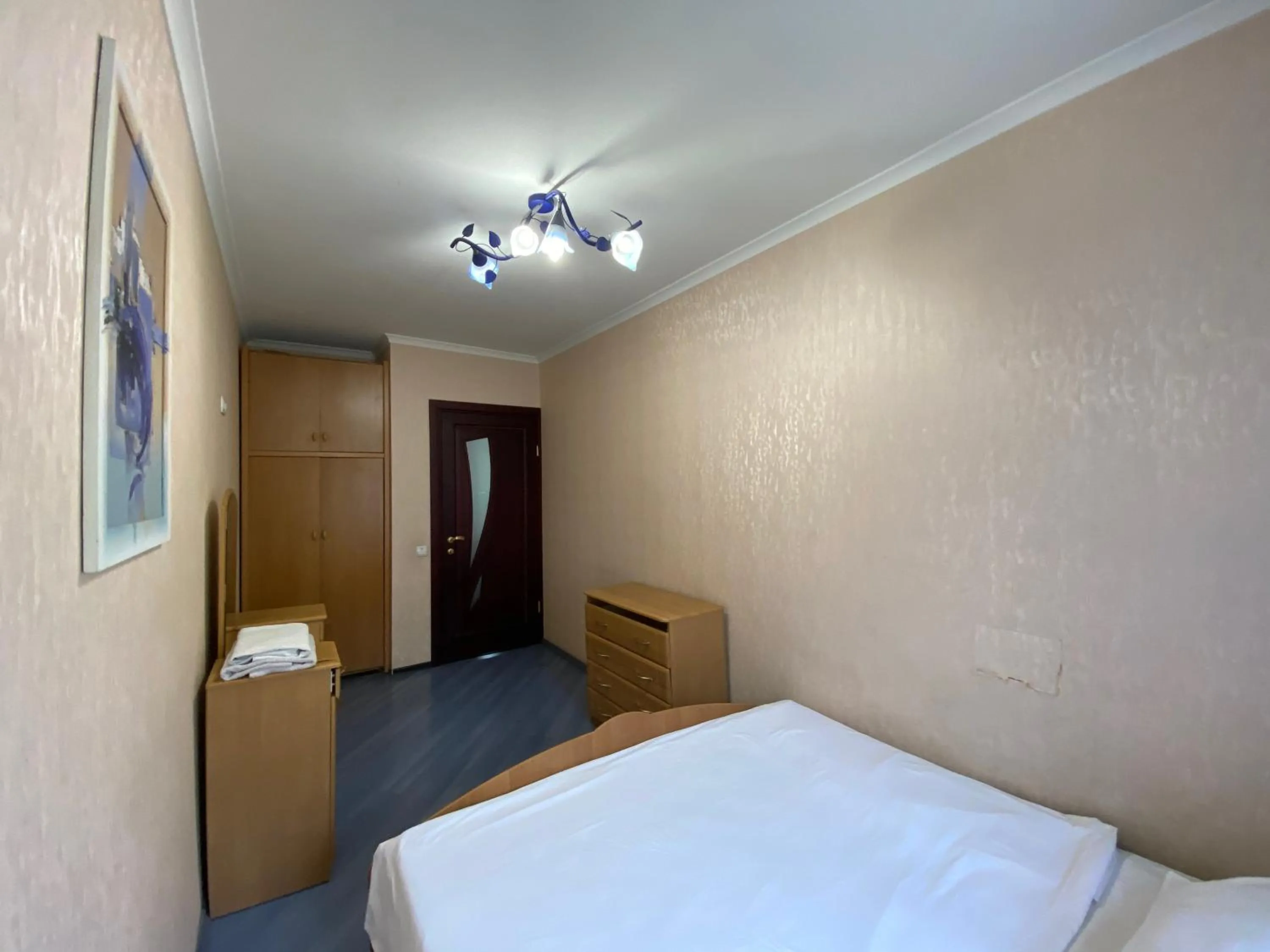Bed in Comfy Apartment Most City Area