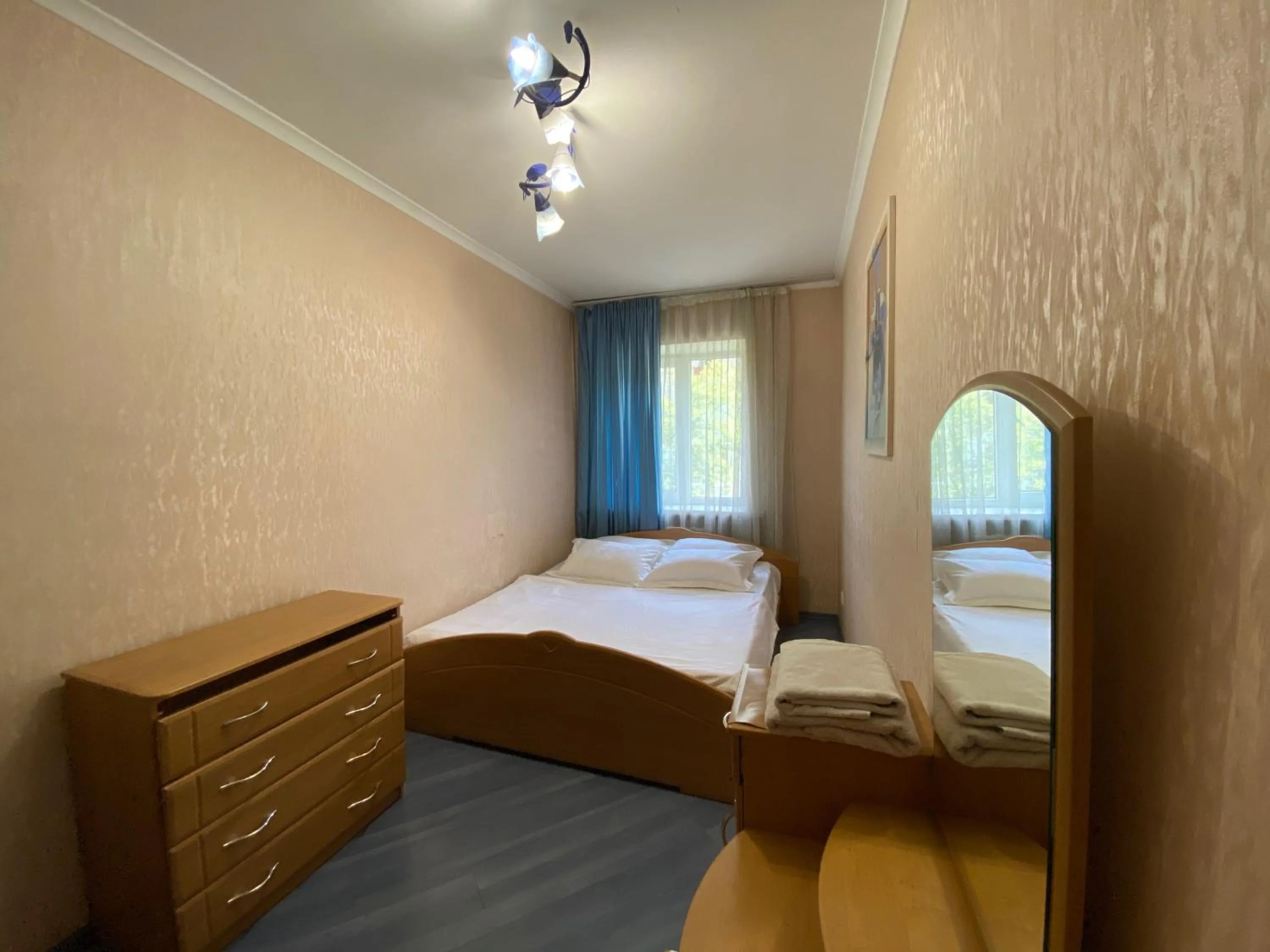 Bed in Comfy Apartment Most City Area